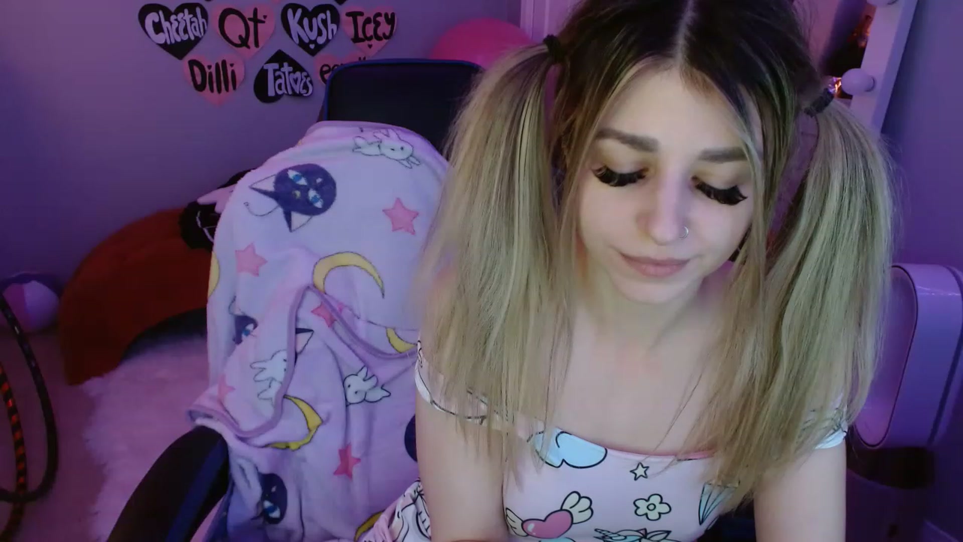 Gallery image thumbnail from Serafina's myfreecams stream on, 03/19/2023, 08:20 image 19 of 20
