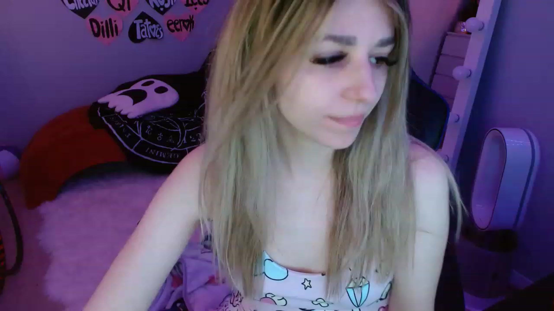 Gallery image thumbnail from Serafina's myfreecams stream on, 03/19/2023, 09:11 image 6 of 20