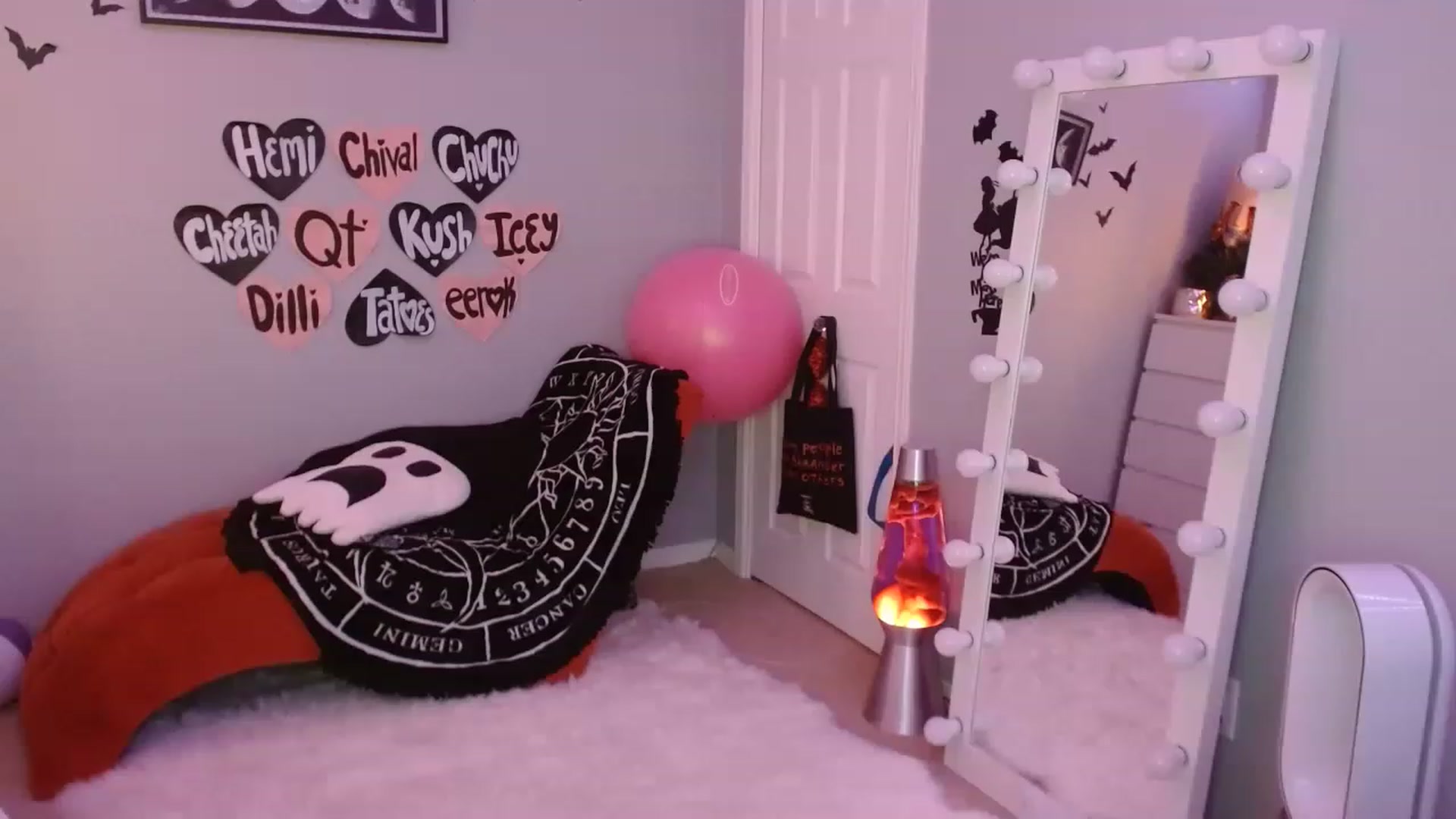 Gallery image thumbnail from Serafina's myfreecams stream on, 03/21/2023, 04:11 image 12 of 20