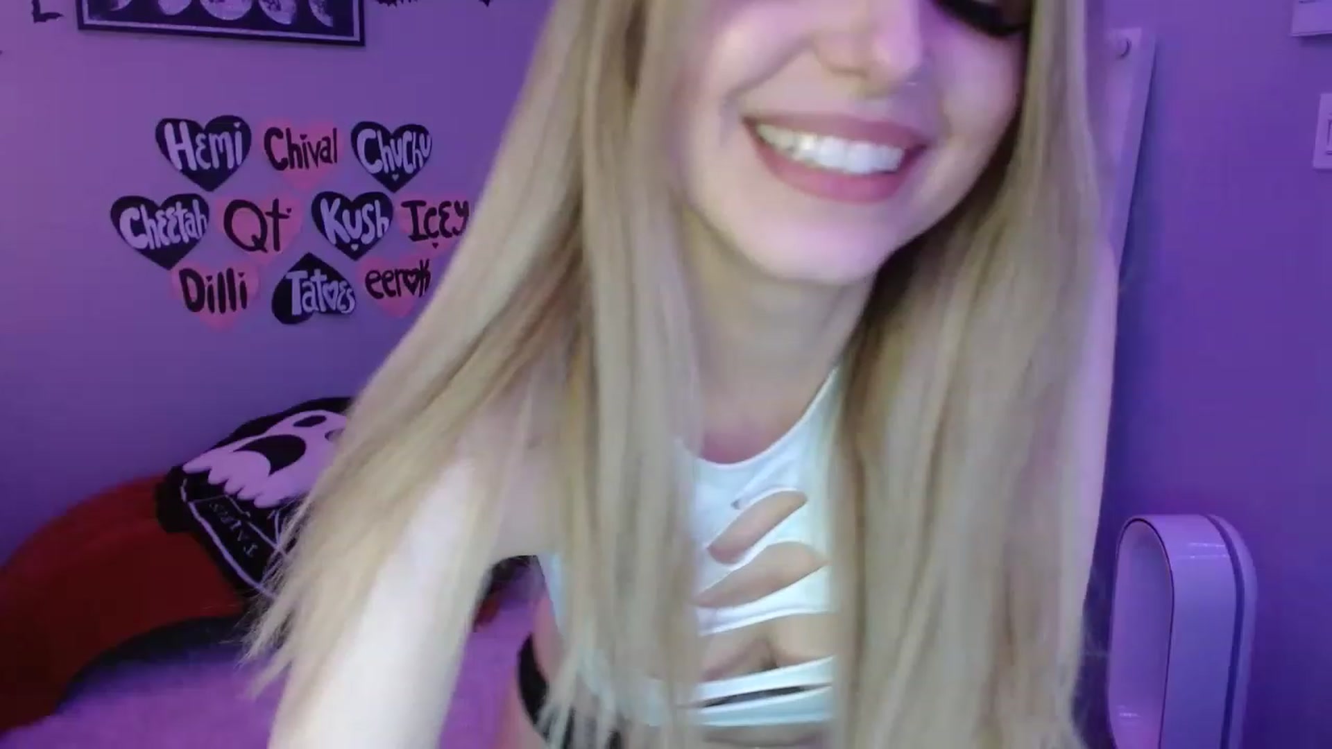 Gallery image thumbnail from Serafina's myfreecams stream on, 03/21/2023, 04:11 image 16 of 20