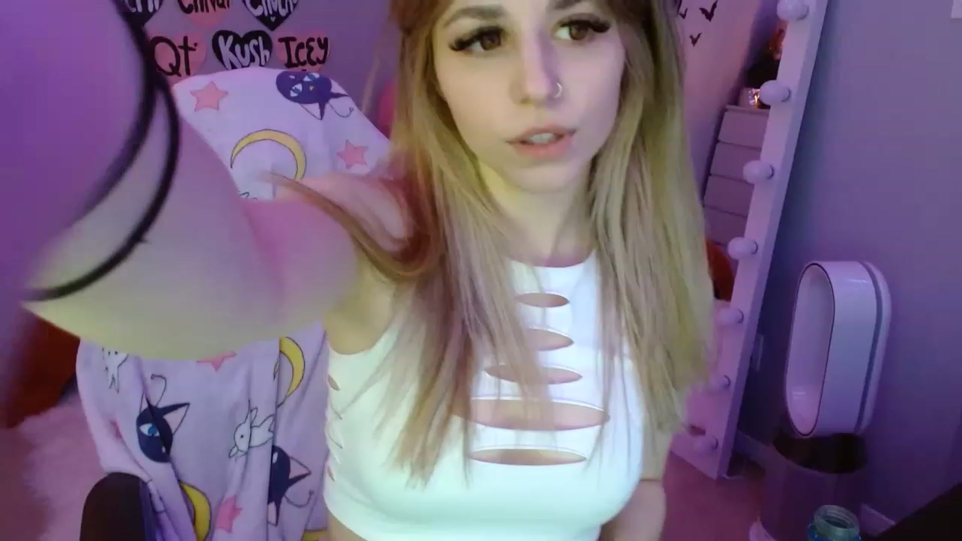 Gallery image thumbnail from Serafina's myfreecams stream on, 03/21/2023, 06:02 image 4 of 20