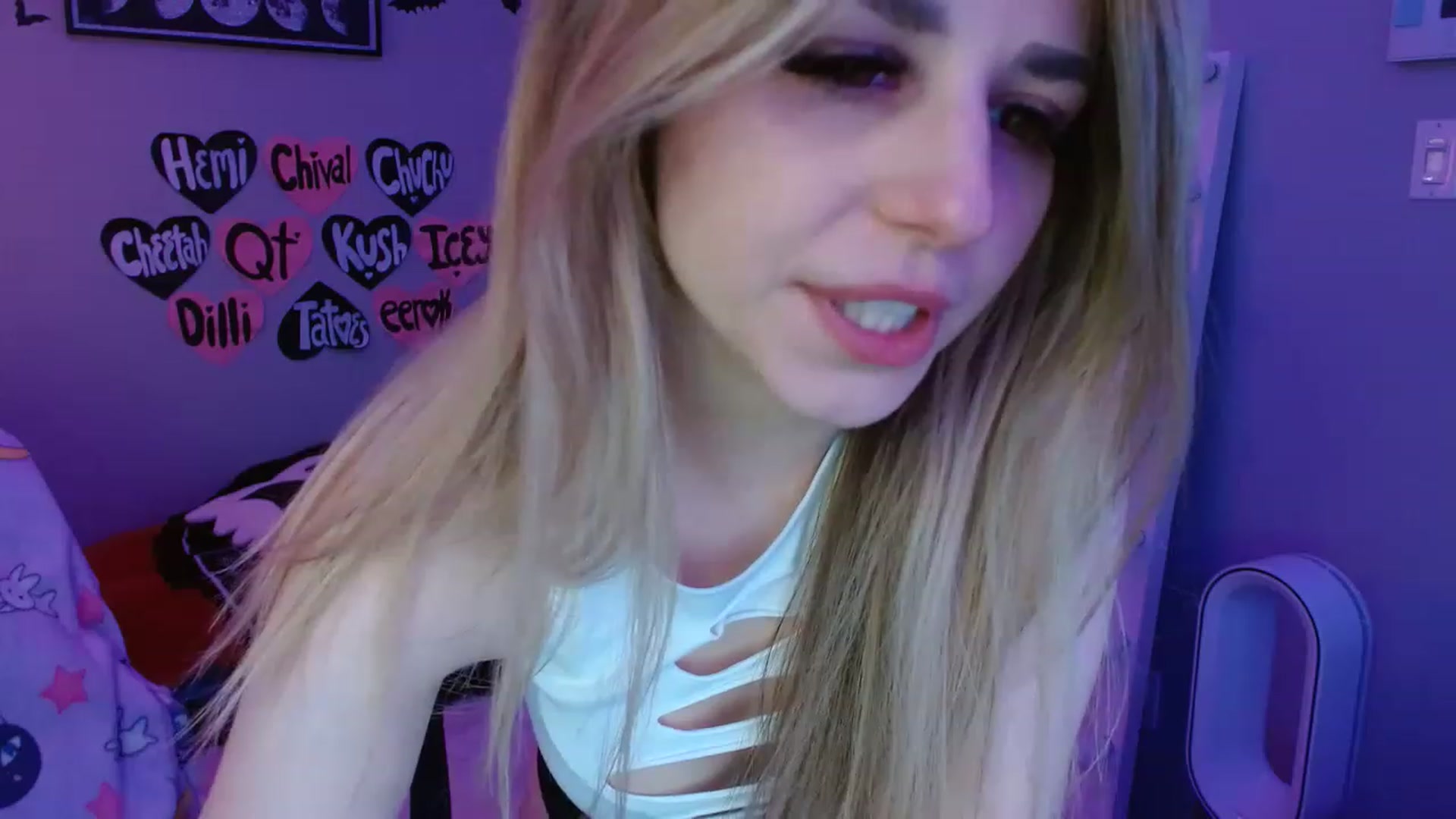 Gallery image thumbnail from Serafina's myfreecams stream on, 03/21/2023, 06:02 image 19 of 20
