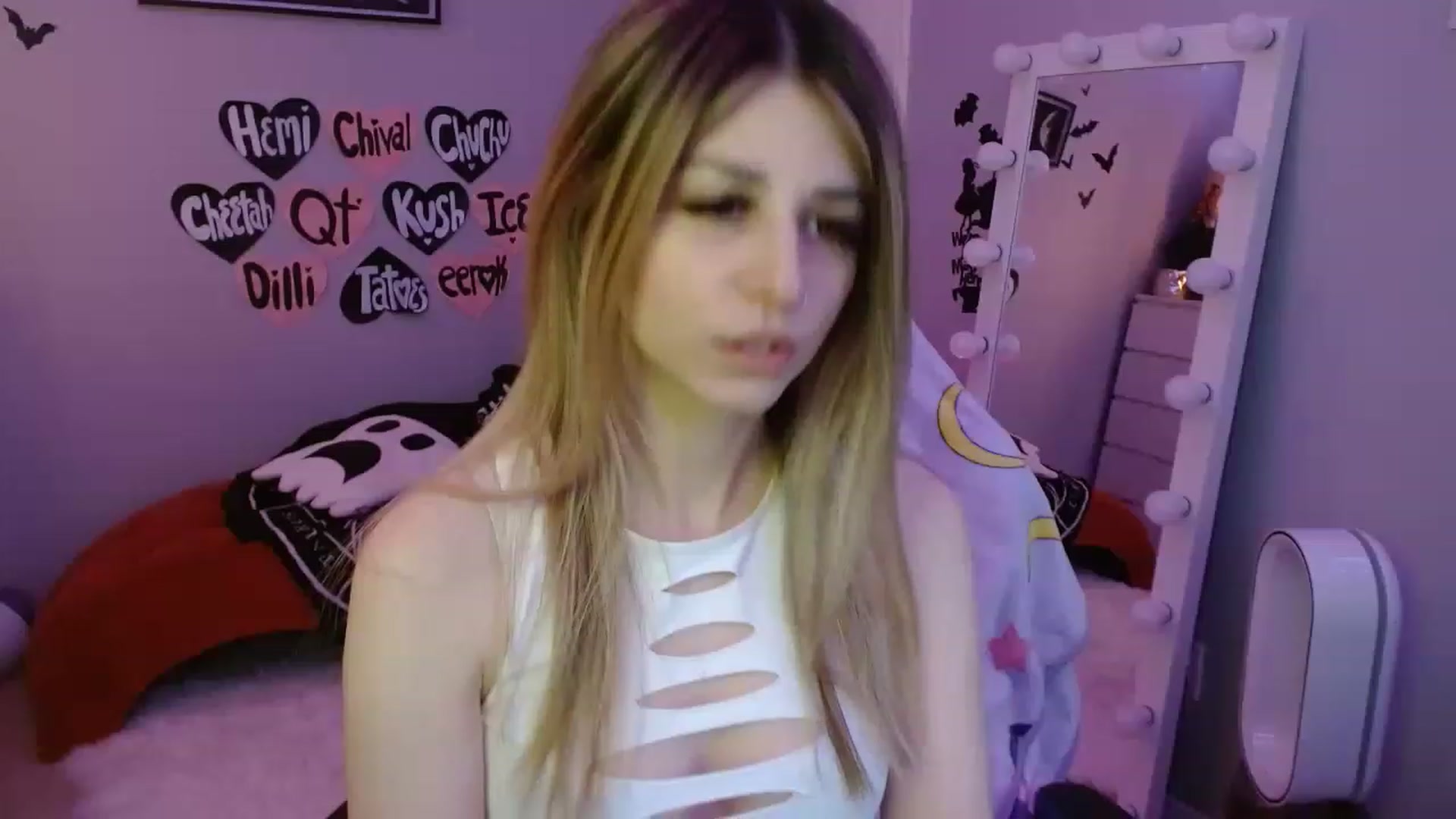 Gallery image thumbnail from Serafina's myfreecams stream on, 03/21/2023, 06:02 image 12 of 20