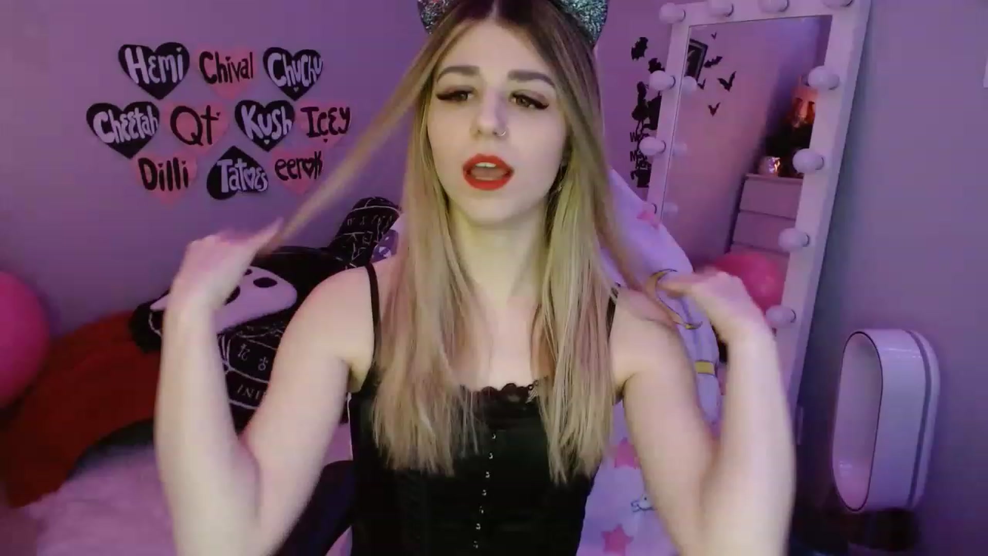 Gallery image thumbnail from Serafina's myfreecams stream on, 03/22/2023, 04:04 image 4 of 20