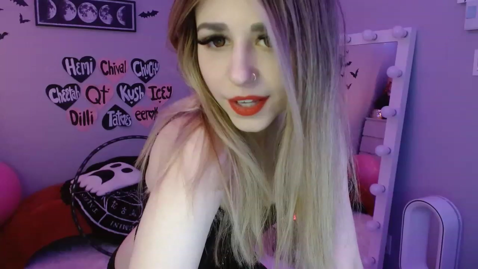 Gallery image thumbnail from Serafina's myfreecams stream on, 03/22/2023, 04:04 image 18 of 20