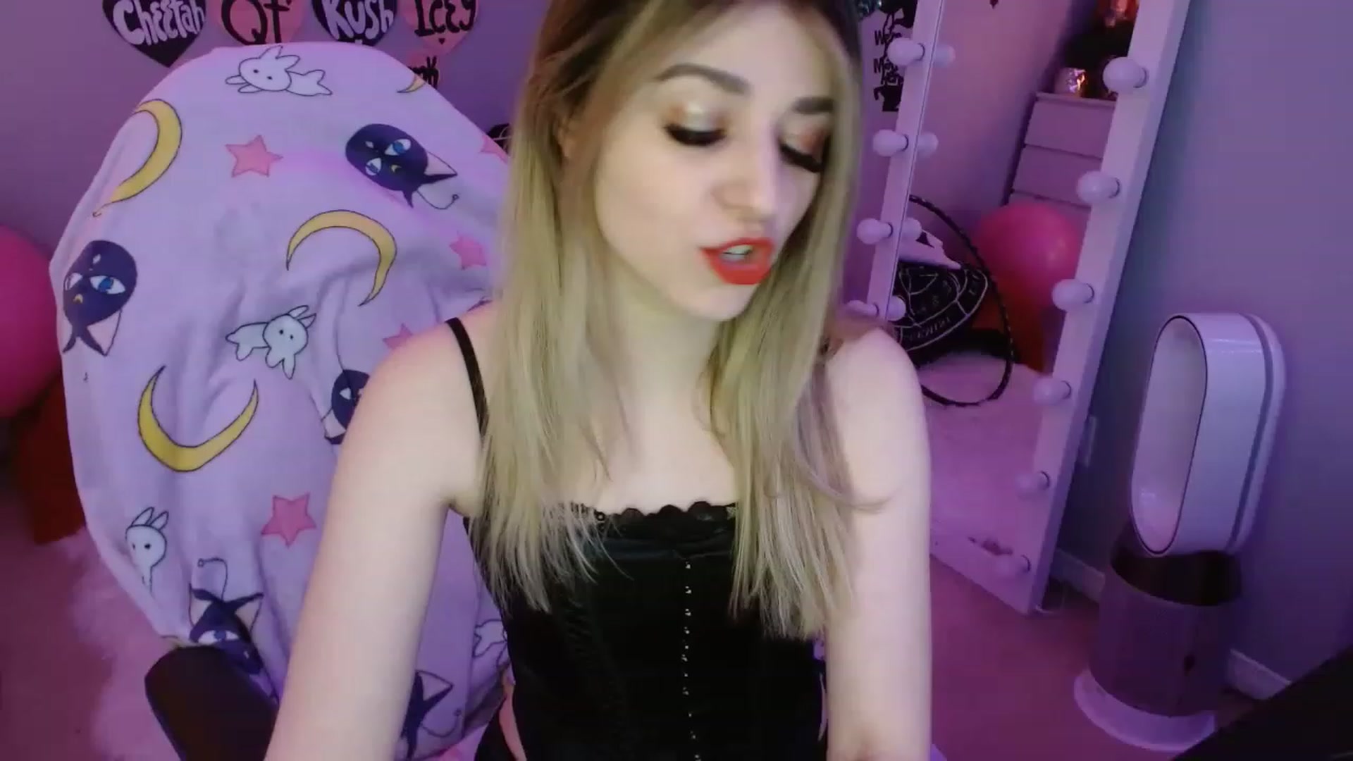 Gallery image thumbnail from Serafina's myfreecams stream on, 03/22/2023, 04:04 image 5 of 20