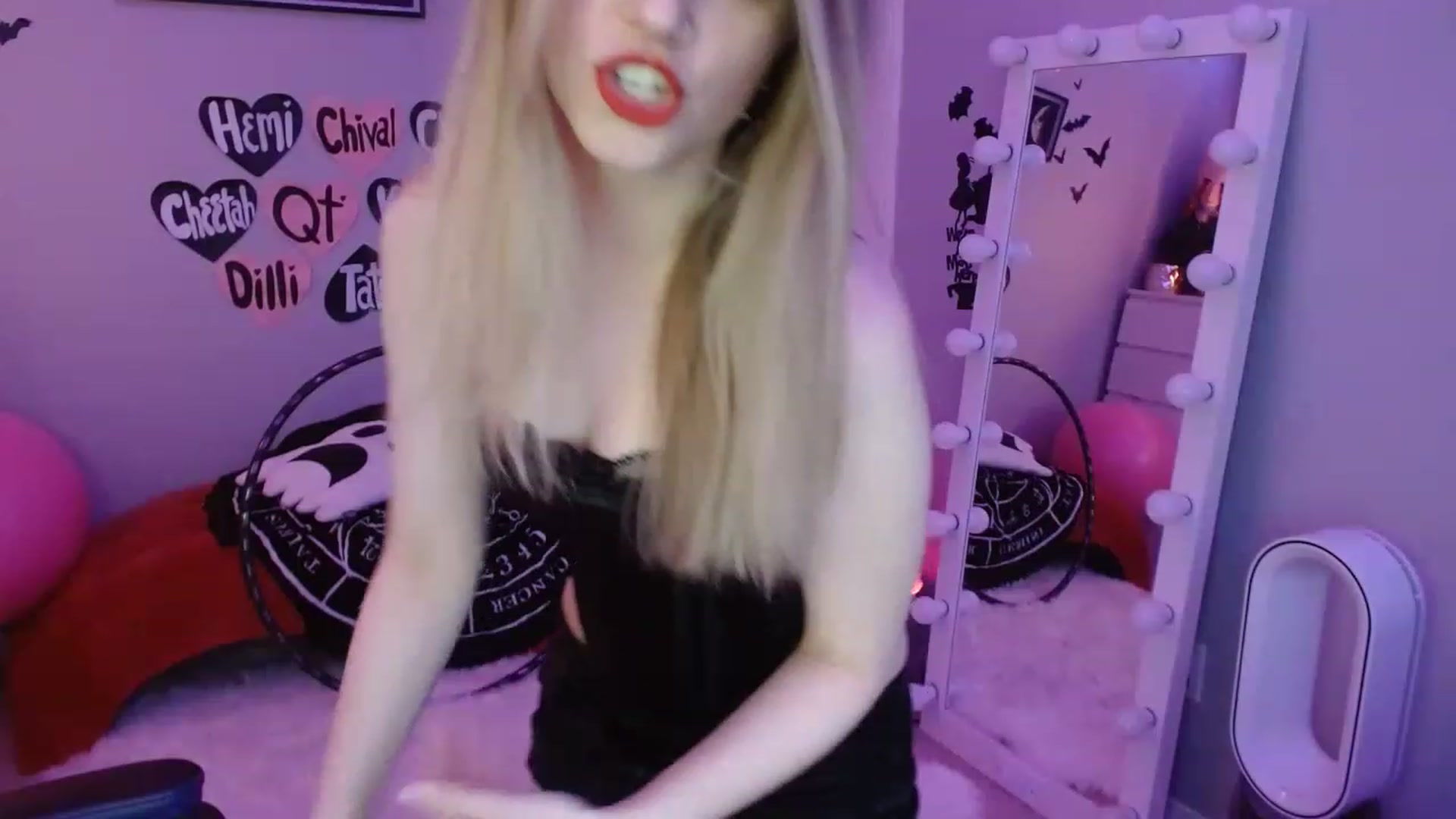 Gallery image thumbnail from Serafina's myfreecams stream on, 03/22/2023, 04:04 image 19 of 20