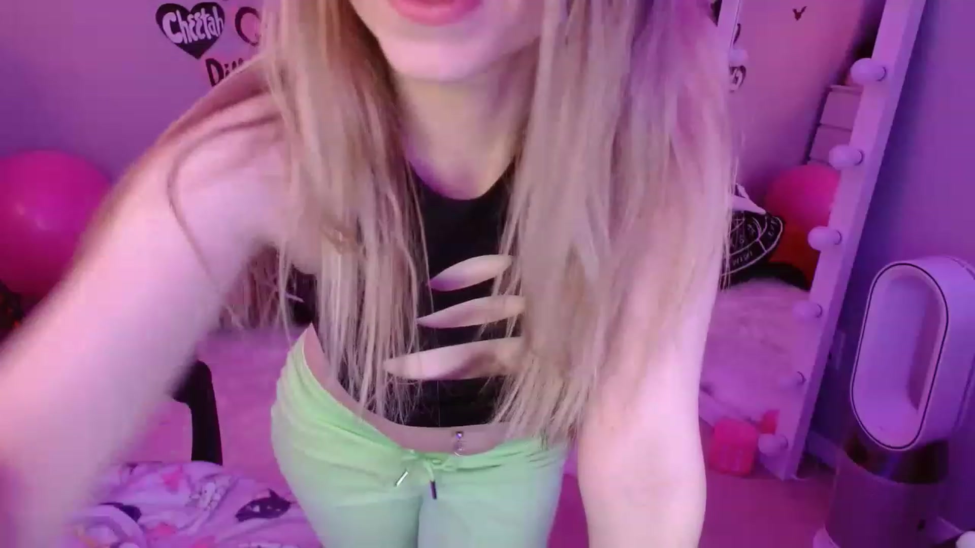 Gallery image thumbnail from Serafina's myfreecams stream on, 03/24/2023, 01:55 image 13 of 20