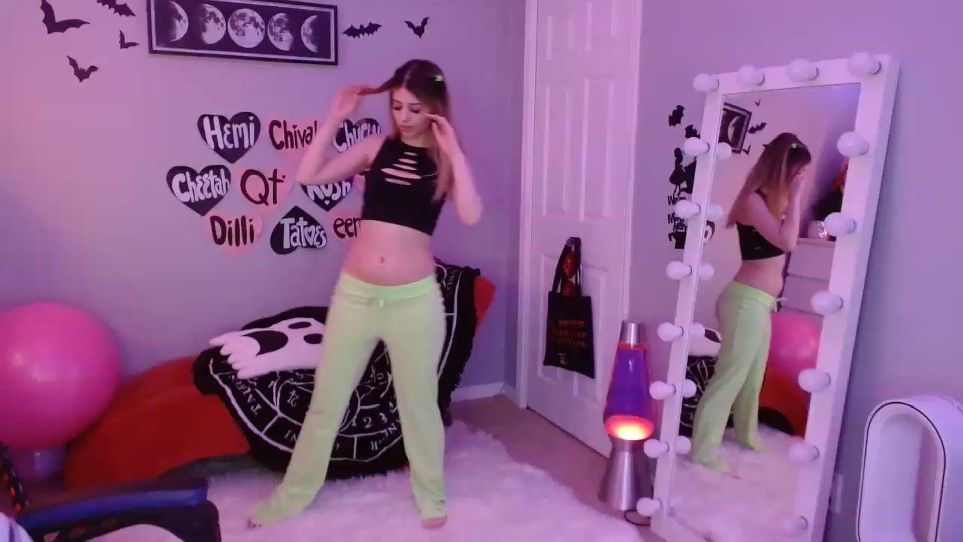 Gallery image thumbnail from Serafina's myfreecams stream on, 03/24/2023, 01:55 image 9 of 20