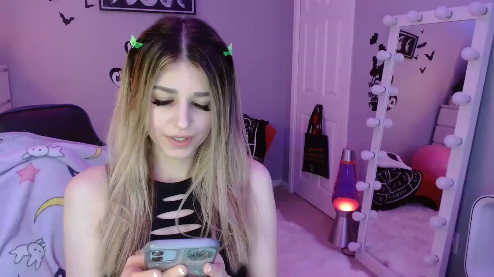 Gallery image thumbnail from Serafina's myfreecams stream on, 03/24/2023, 01:55 image 12 of 20