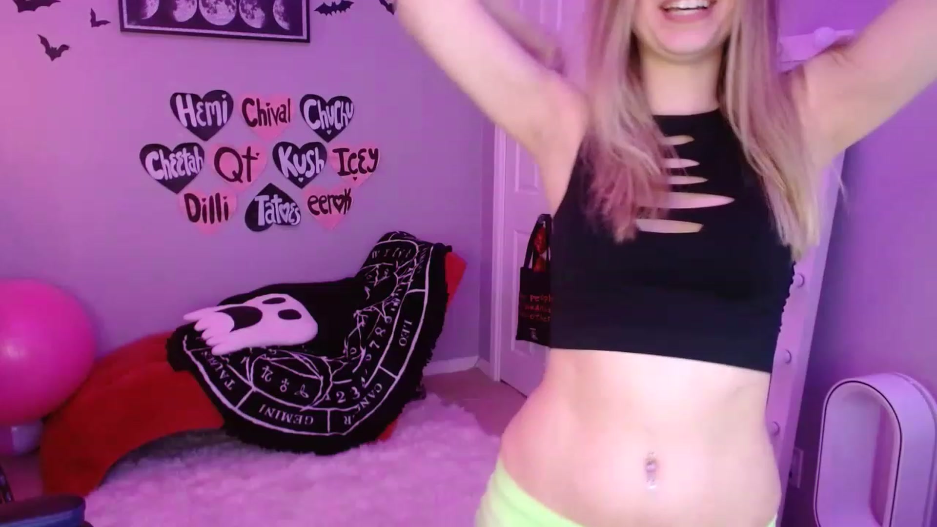 Gallery image thumbnail from Serafina's myfreecams stream on, 03/24/2023, 05:01 image 14 of 20