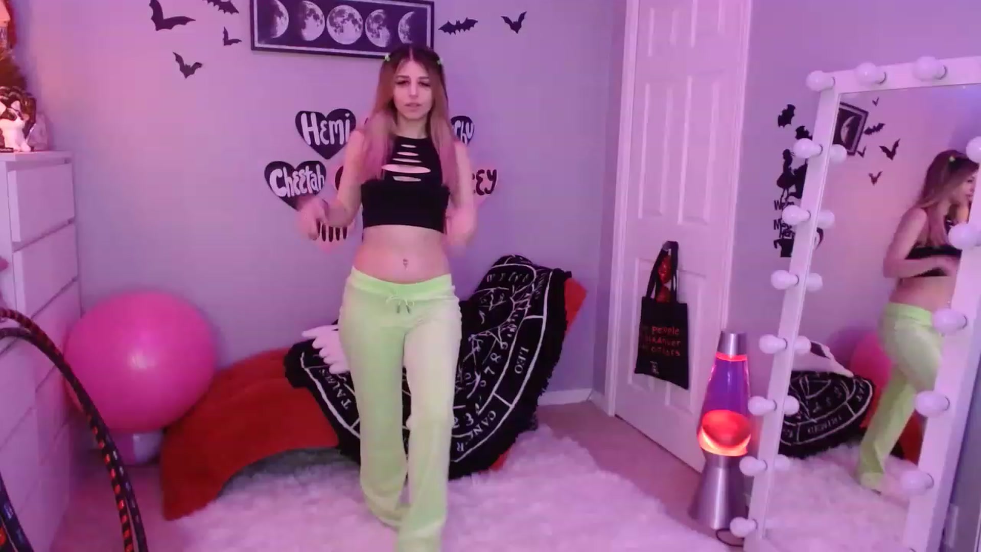 Gallery image thumbnail from Serafina's myfreecams stream on, 03/24/2023, 05:01 image 2 of 20