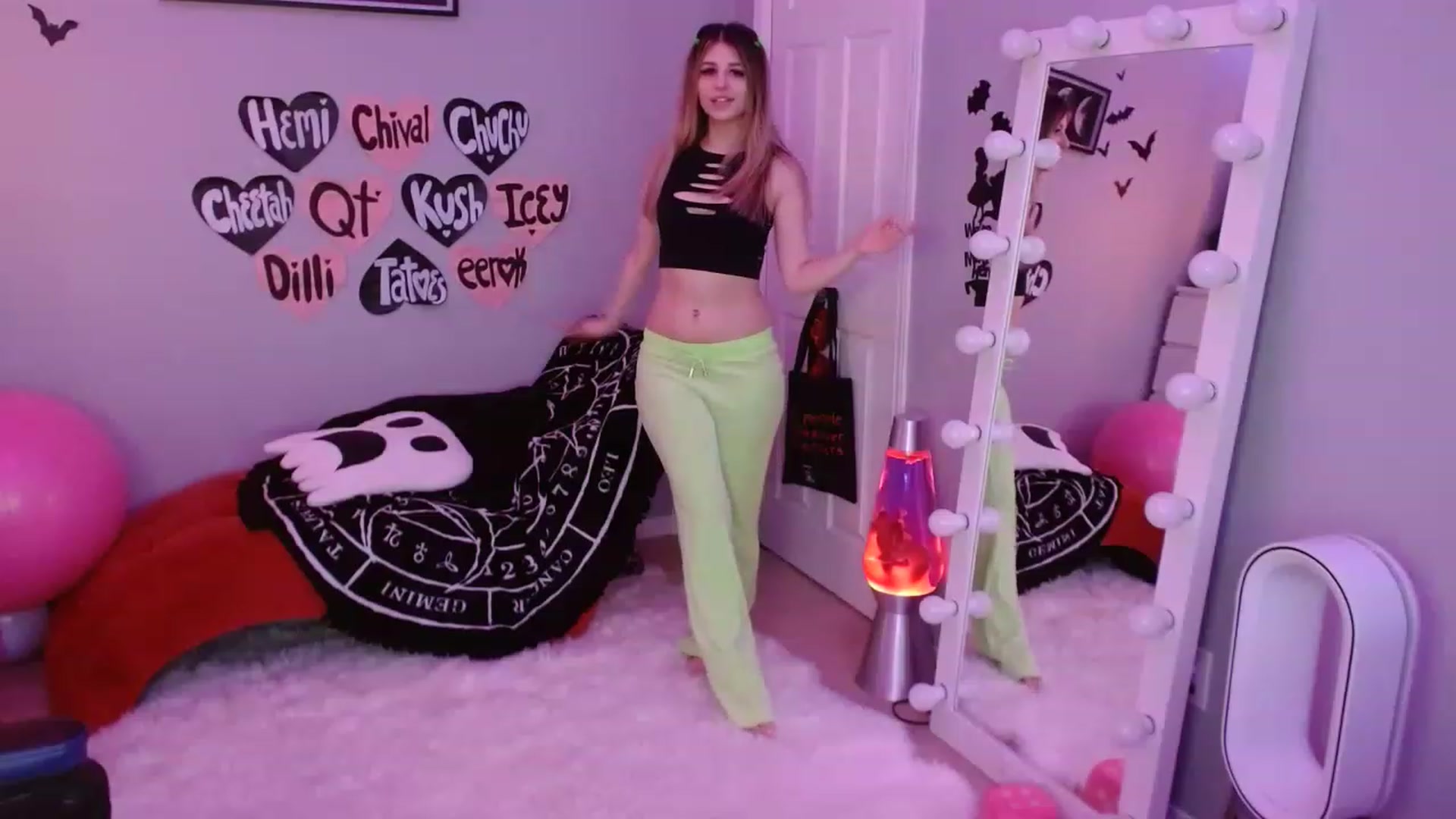 Gallery image thumbnail from Serafina's myfreecams stream on, 03/24/2023, 05:01 image 13 of 20