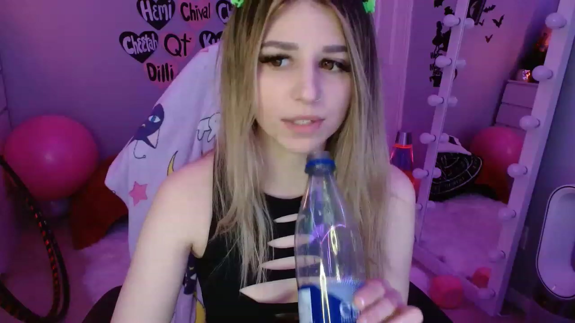 Gallery image thumbnail from Serafina's myfreecams stream on, 03/24/2023, 05:01 image 10 of 20