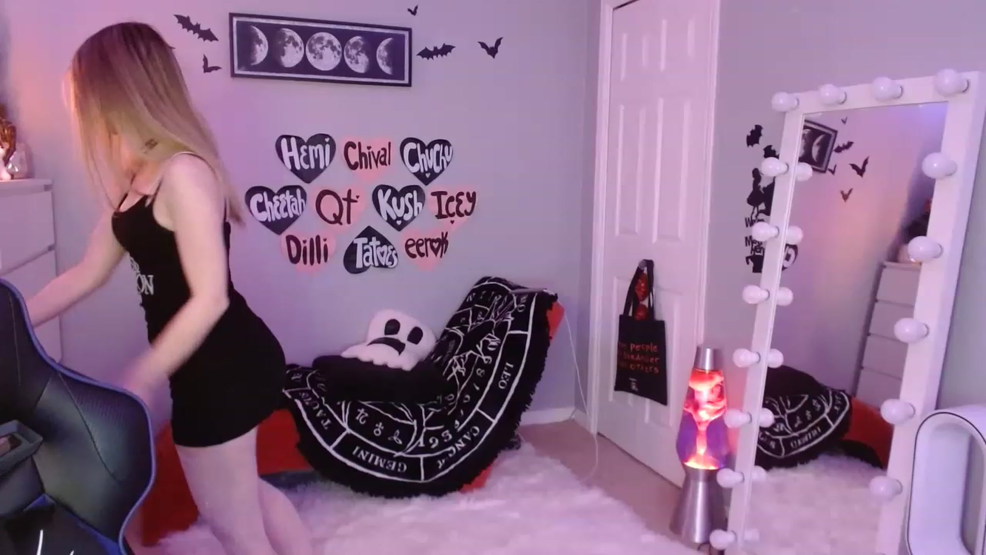 Gallery image thumbnail from Serafina's myfreecams stream on, 03/25/2023, 04:19 image 16 of 20
