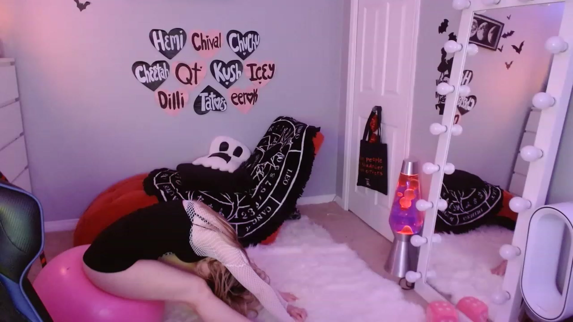 Gallery image thumbnail from Serafina's myfreecams stream on, 03/25/2023, 06:24 image 18 of 20