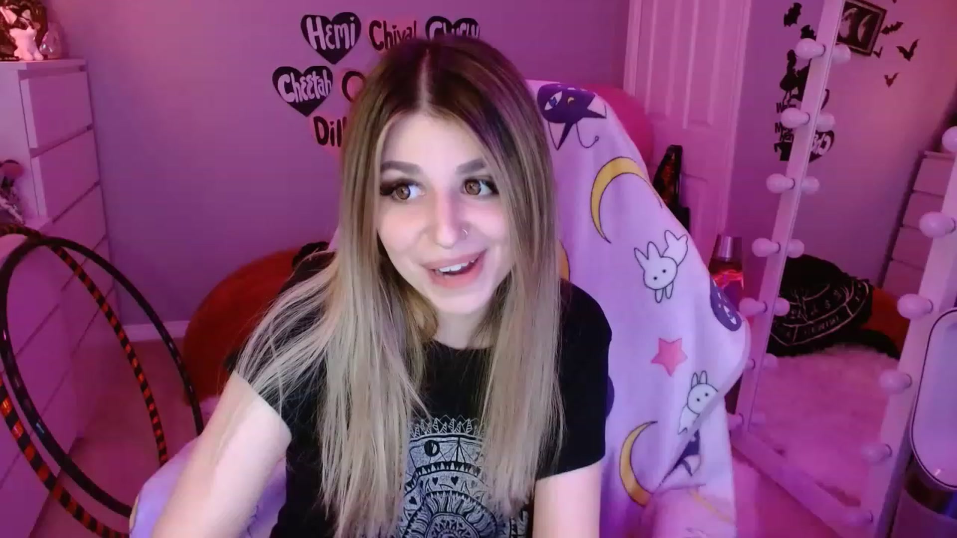 Gallery image thumbnail from Serafina's myfreecams stream on, 03/27/2023, 04:10 image 11 of 20