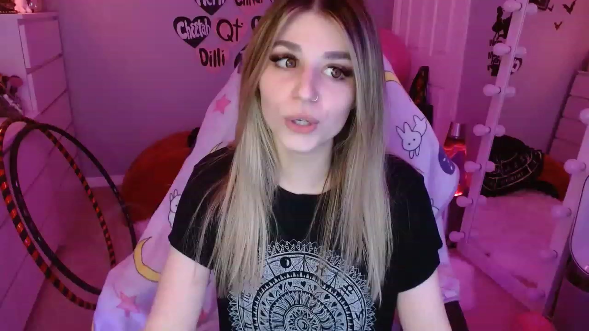 Gallery image thumbnail from Serafina's myfreecams stream on, 03/27/2023, 04:10 image 16 of 20