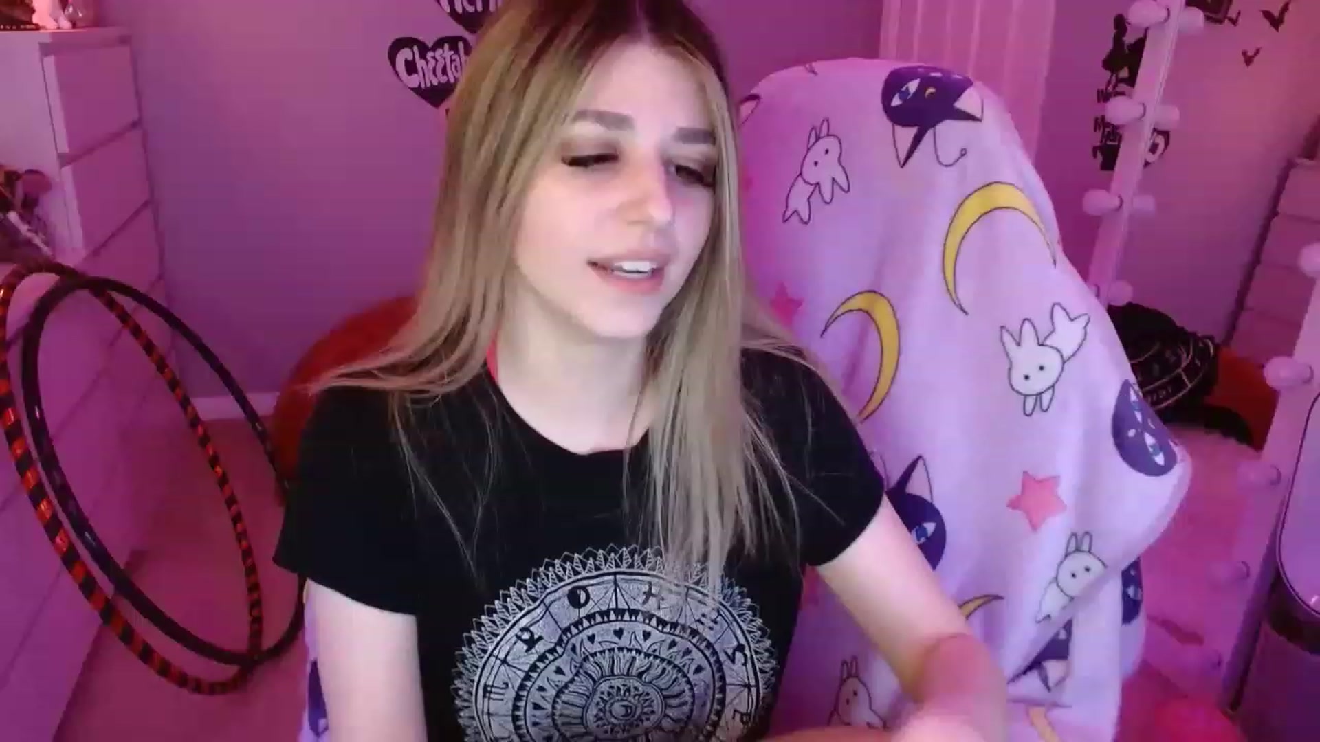 Gallery image thumbnail from Serafina's myfreecams stream on, 03/27/2023, 04:10 image 15 of 20