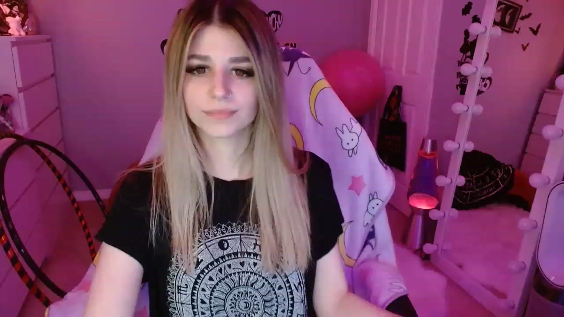 Gallery image thumbnail from Serafina's myfreecams stream on, 03/27/2023, 04:10 image 7 of 20