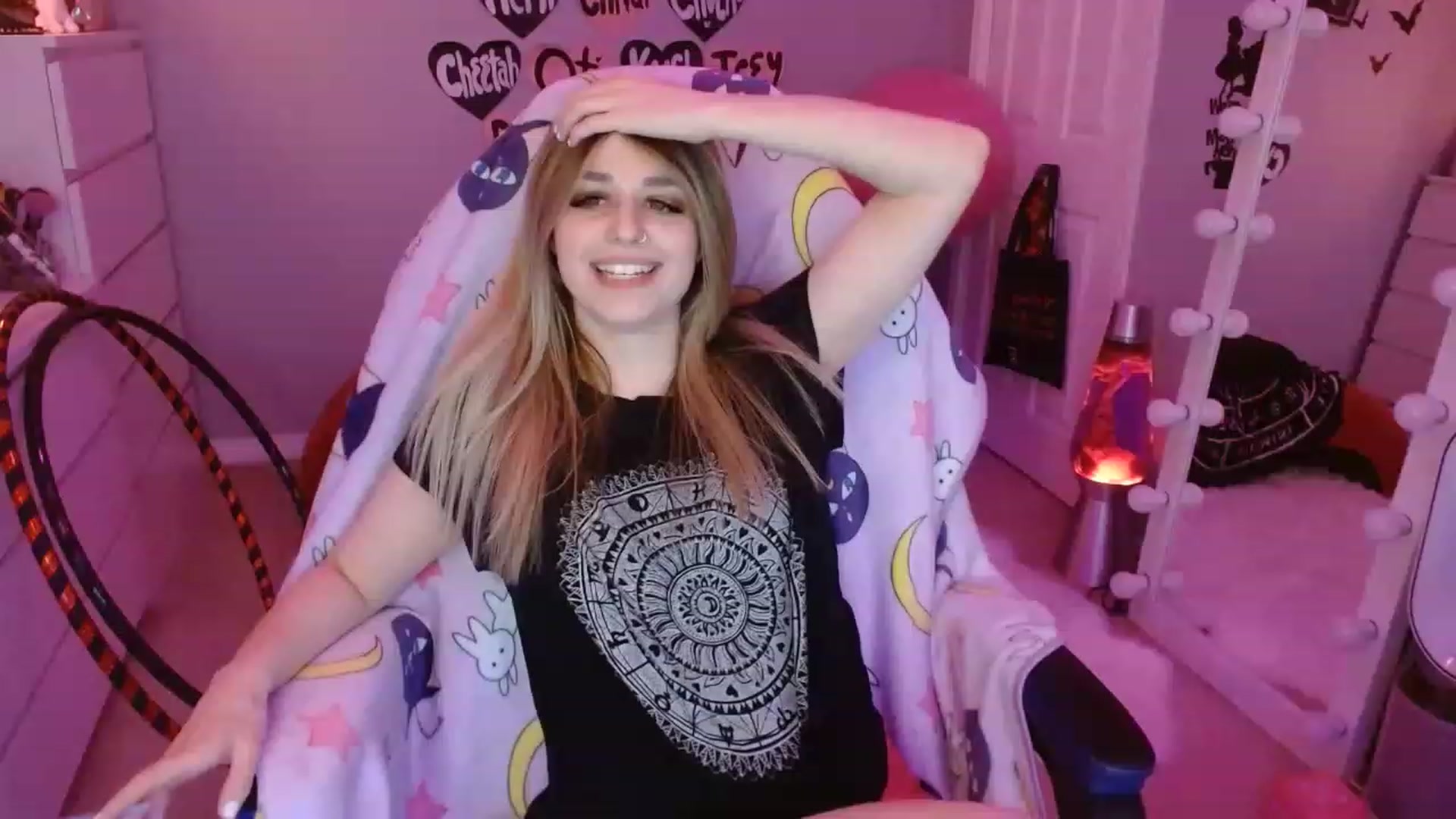 Gallery image thumbnail from Serafina's myfreecams stream on, 03/27/2023, 04:10 image 18 of 20