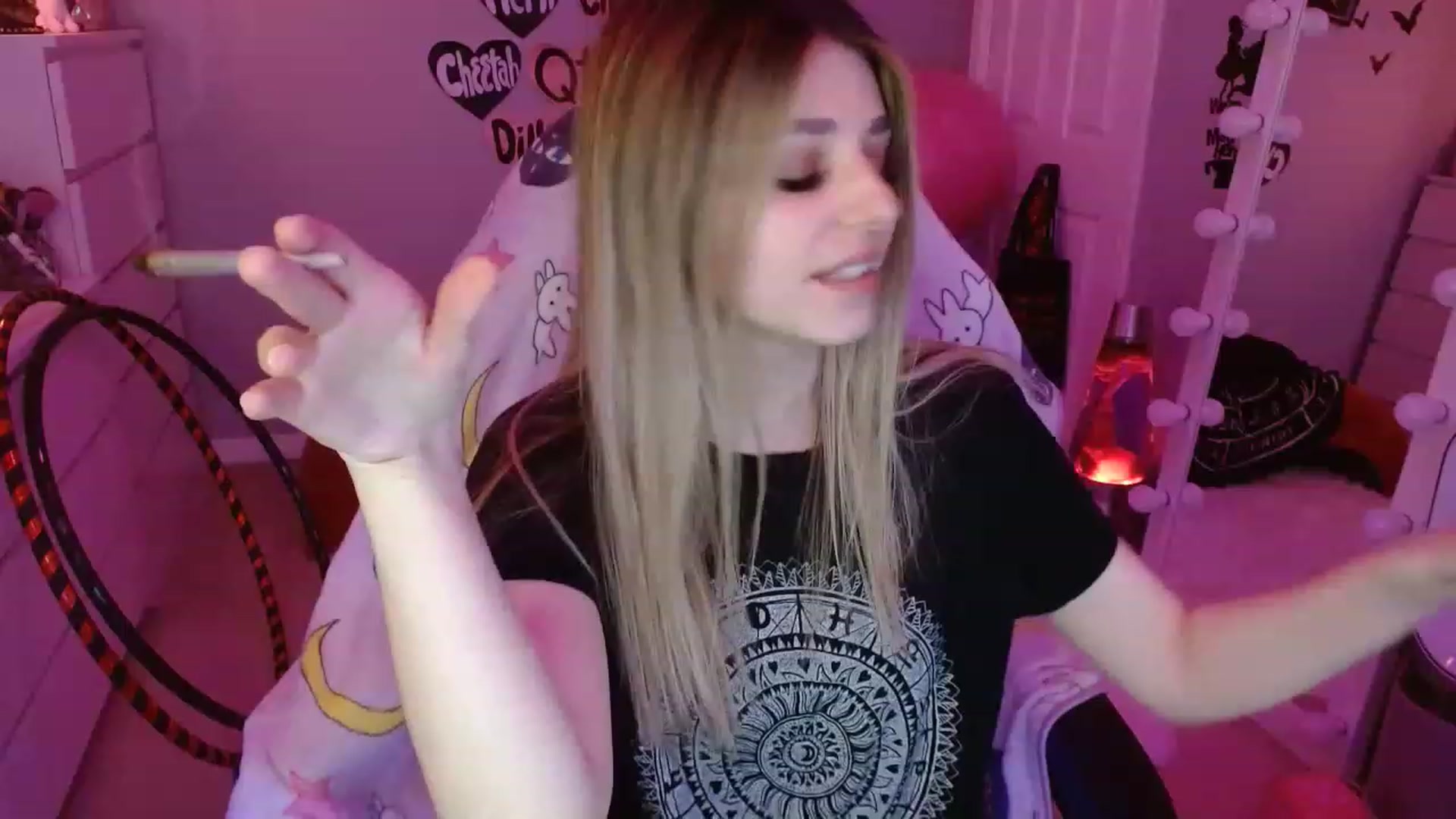 Gallery image thumbnail from Serafina's myfreecams stream on, 03/27/2023, 04:10 image 17 of 20