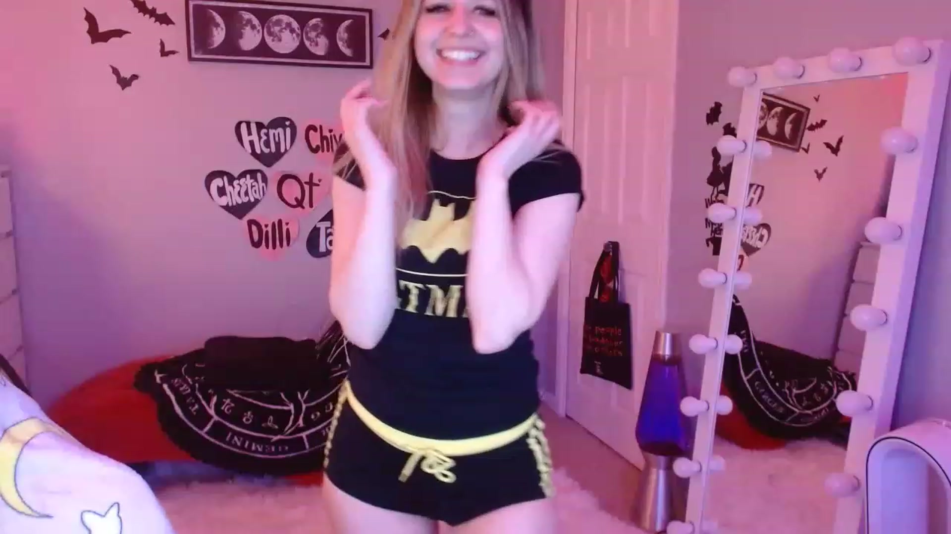 Gallery image thumbnail from Serafina's myfreecams stream on, 03/28/2023, 04:44 image 10 of 20