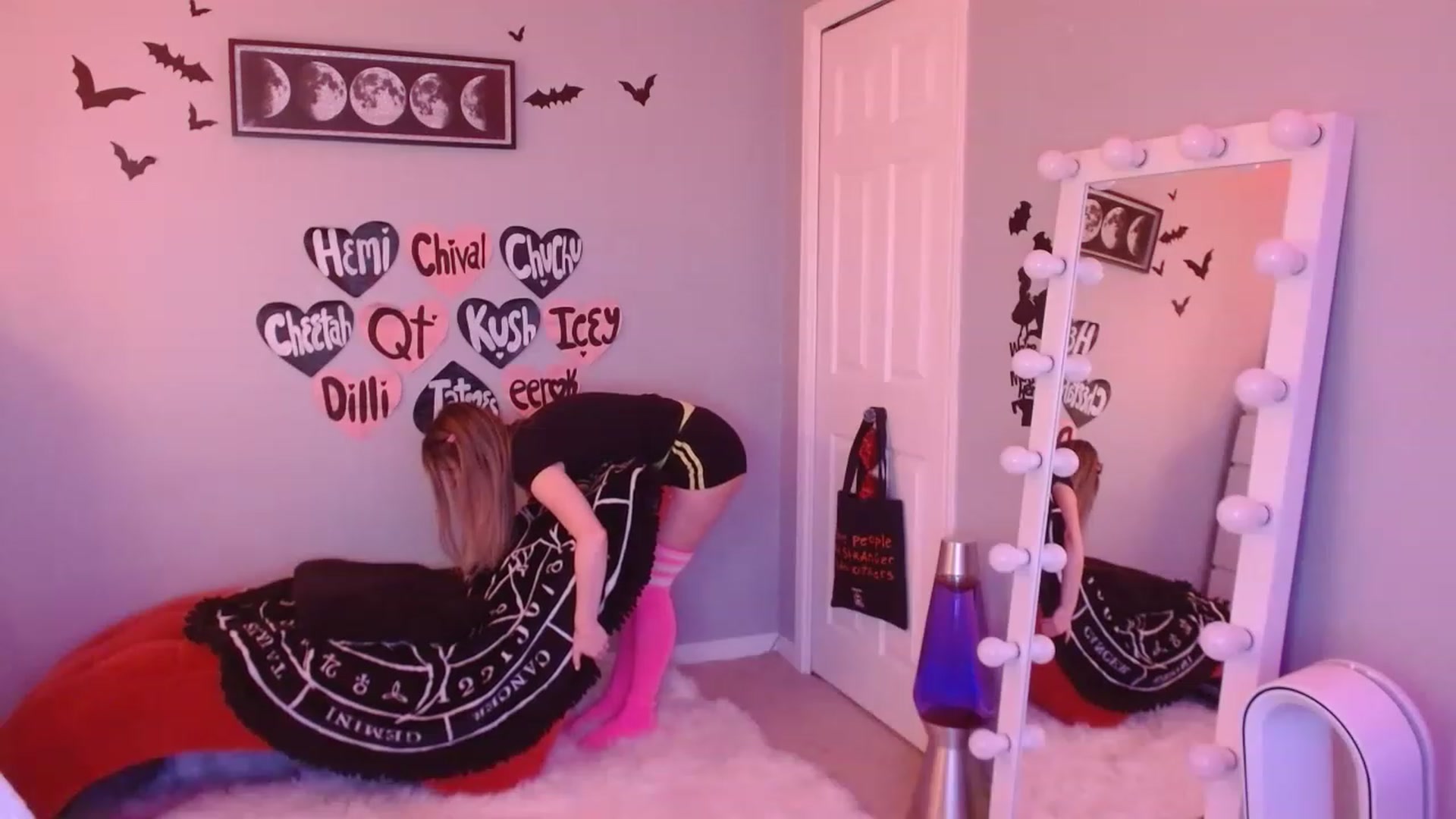 Gallery image thumbnail from Serafina's myfreecams stream on, 03/28/2023, 04:44 image 11 of 20