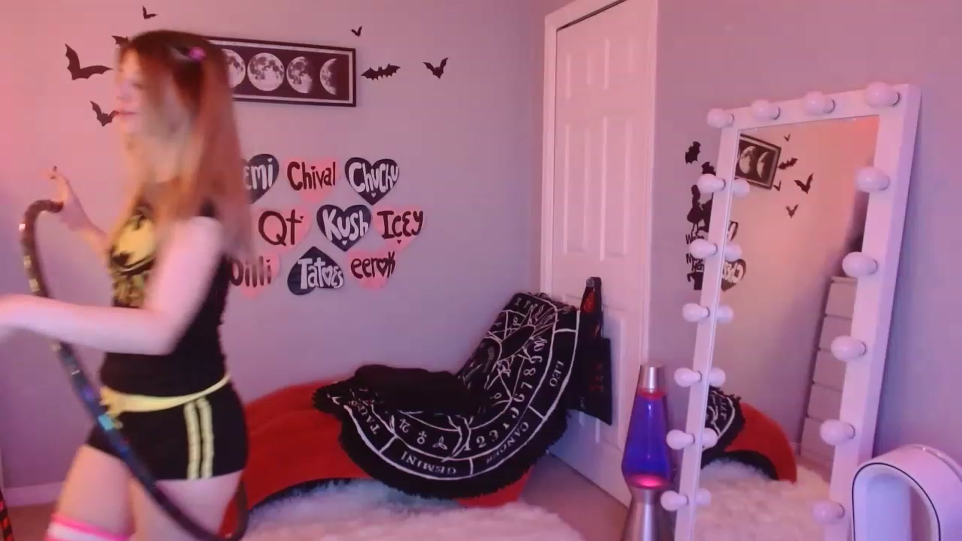 Gallery image thumbnail from Serafina's myfreecams stream on, 03/28/2023, 04:44 image 14 of 20