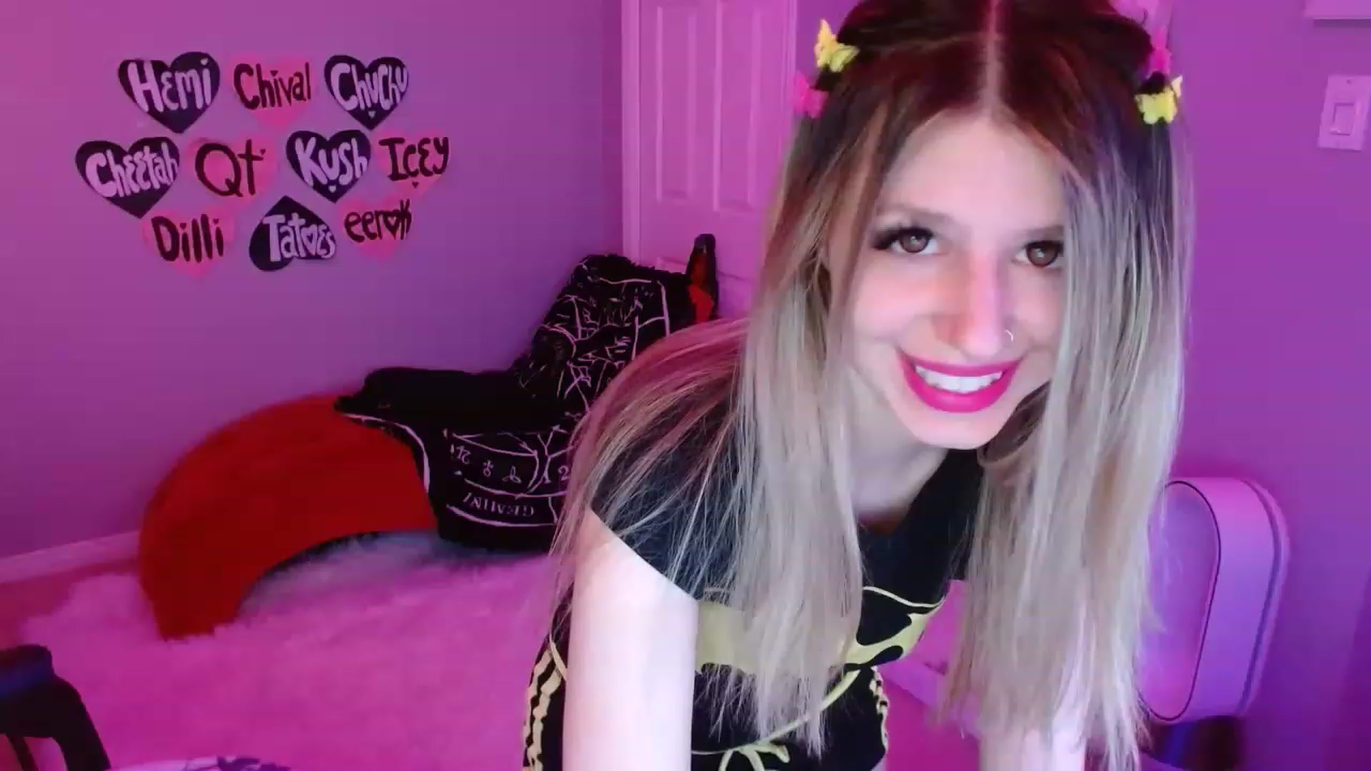Gallery image thumbnail from Serafina's myfreecams stream on, 03/28/2023, 05:52 image 17 of 20