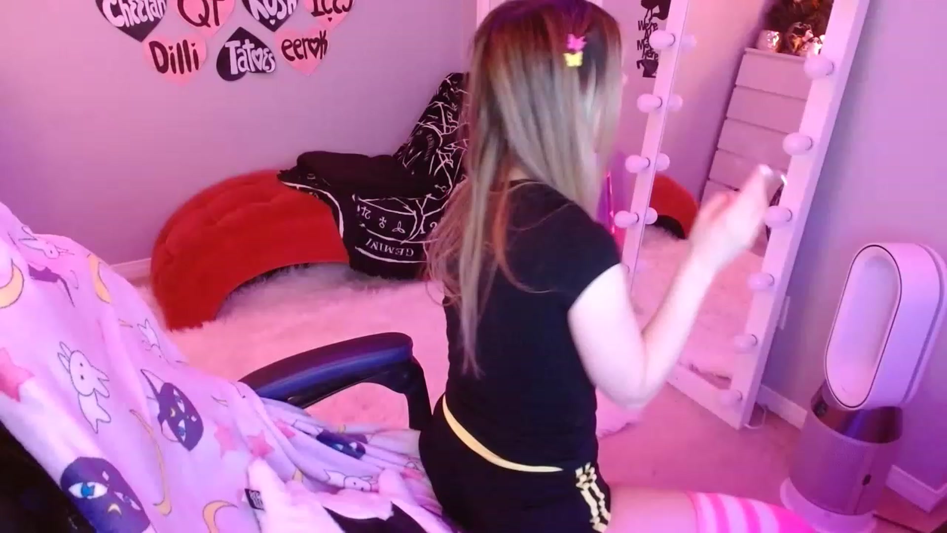 Gallery image thumbnail from Serafina's myfreecams stream on, 03/28/2023, 05:52 image 12 of 20