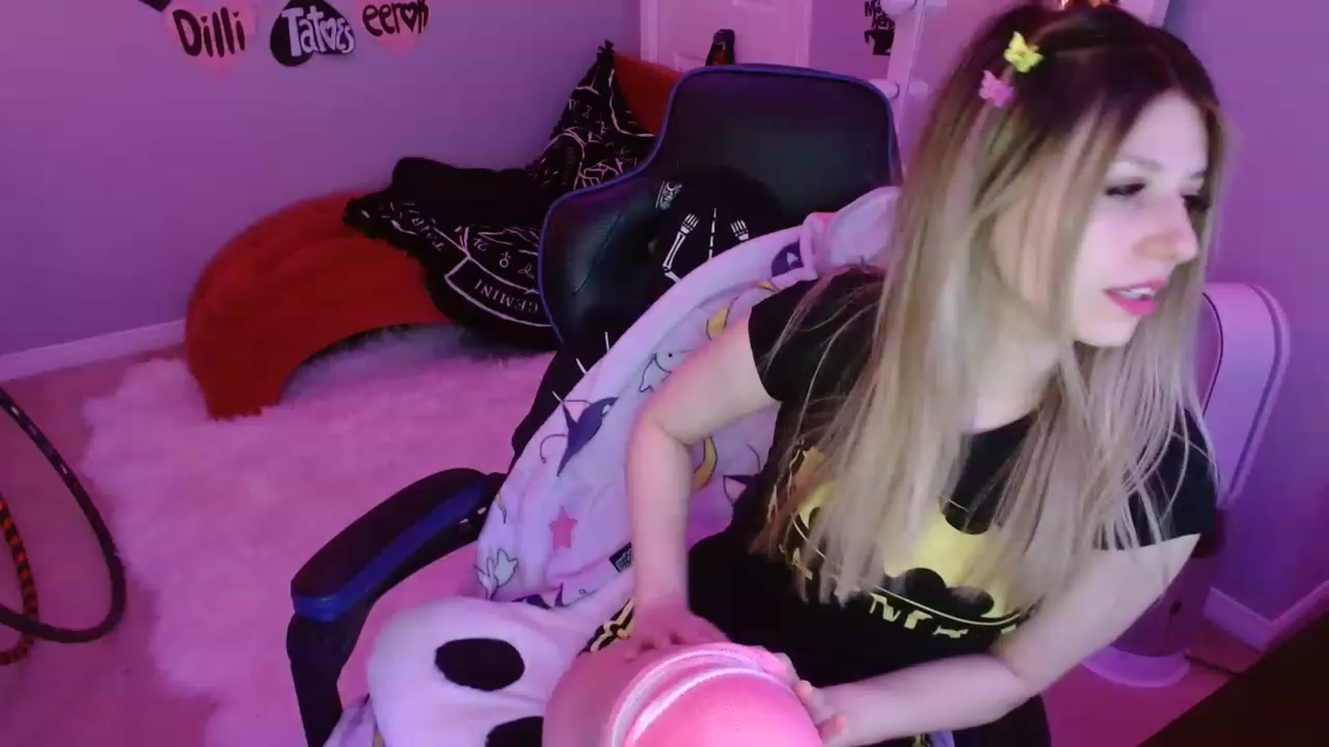 Gallery image thumbnail from Serafina's myfreecams stream on, 03/28/2023, 08:05 image 6 of 20
