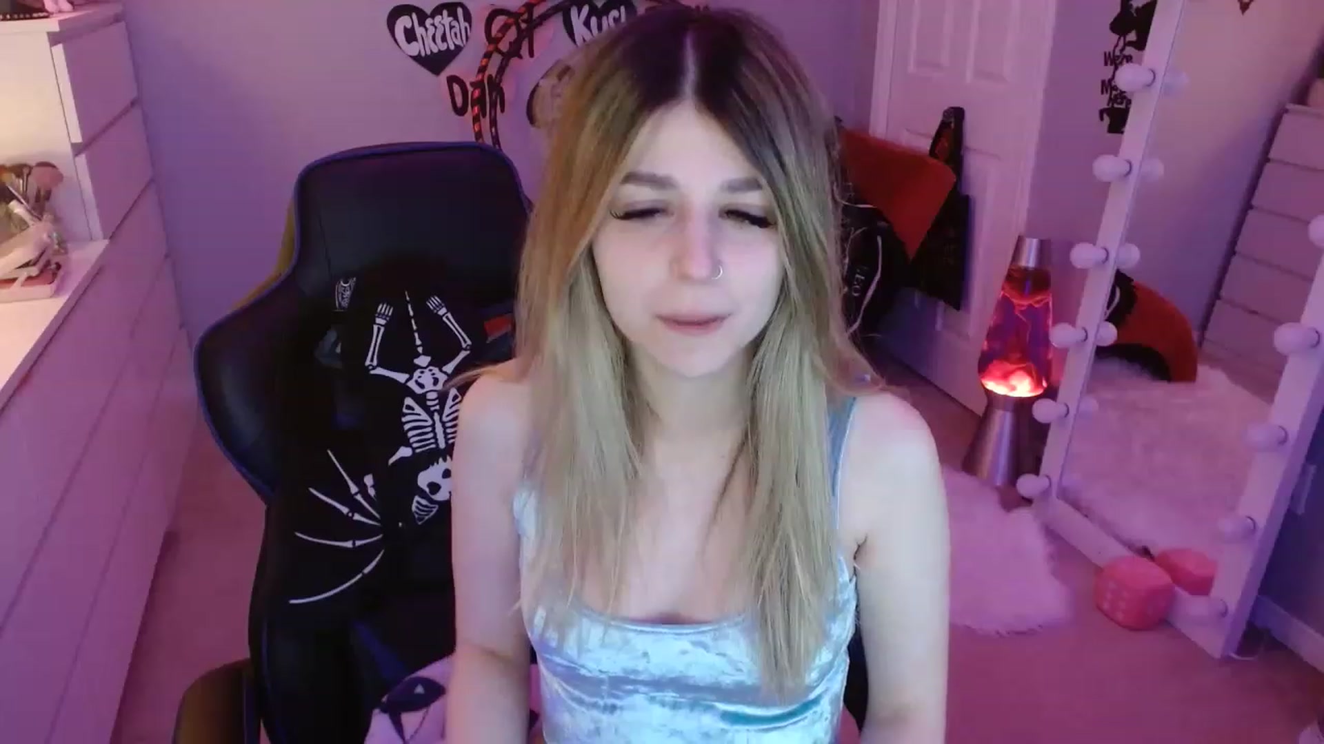 Gallery image thumbnail from Serafina's myfreecams stream on, 03/29/2023, 03:24 image 17 of 20