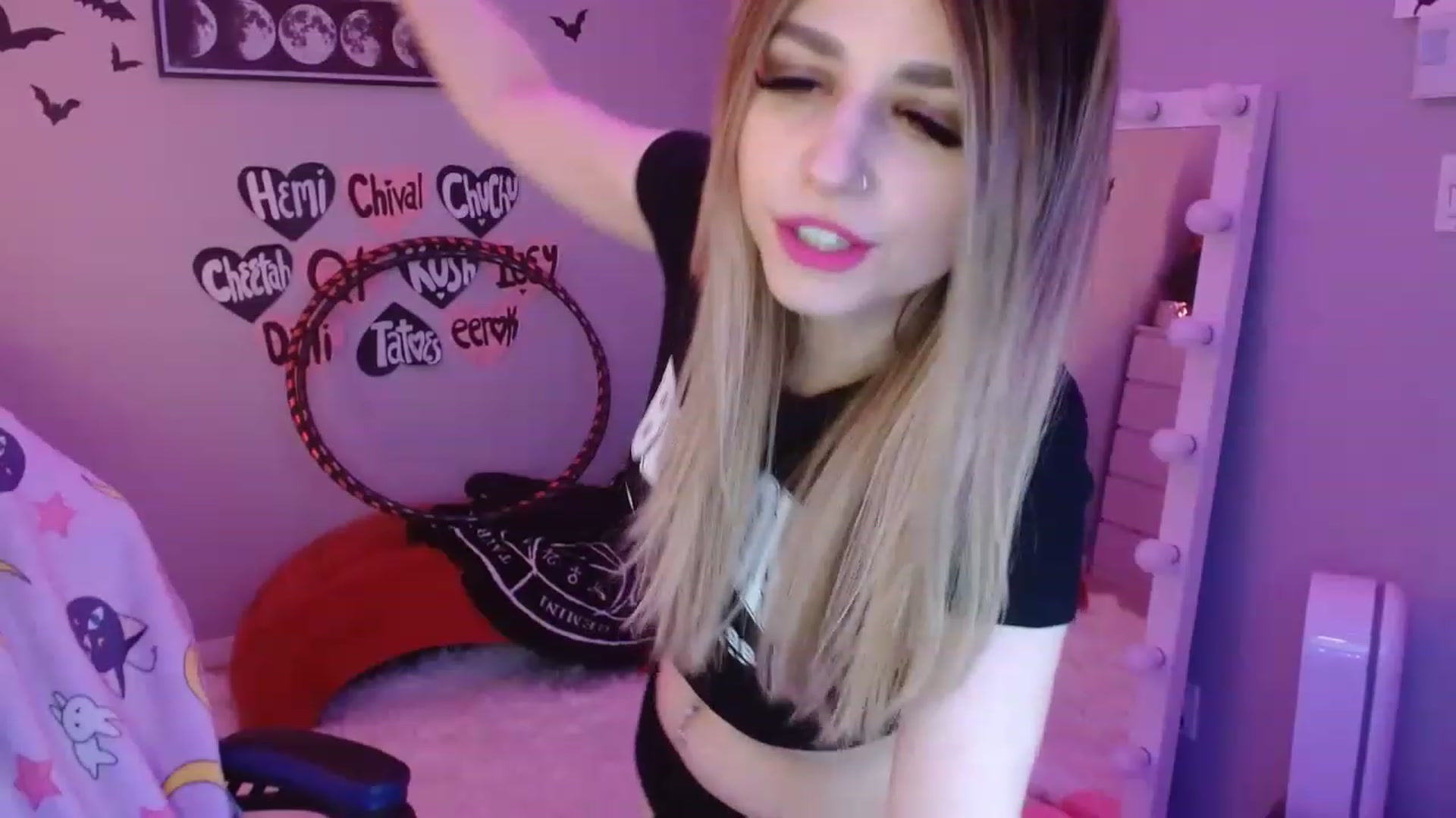 Gallery image thumbnail from Serafina's myfreecams stream on, 03/31/2023, 02:49 image 12 of 20