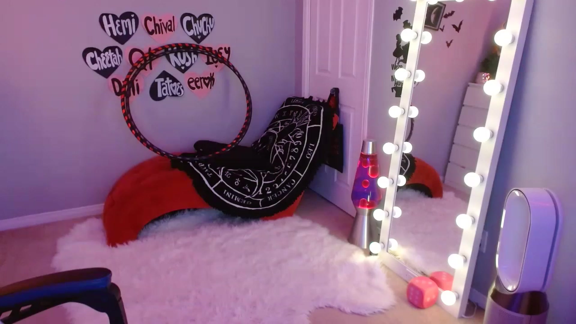 Gallery image thumbnail from Serafina's myfreecams stream on, 03/31/2023, 04:20 image 18 of 20