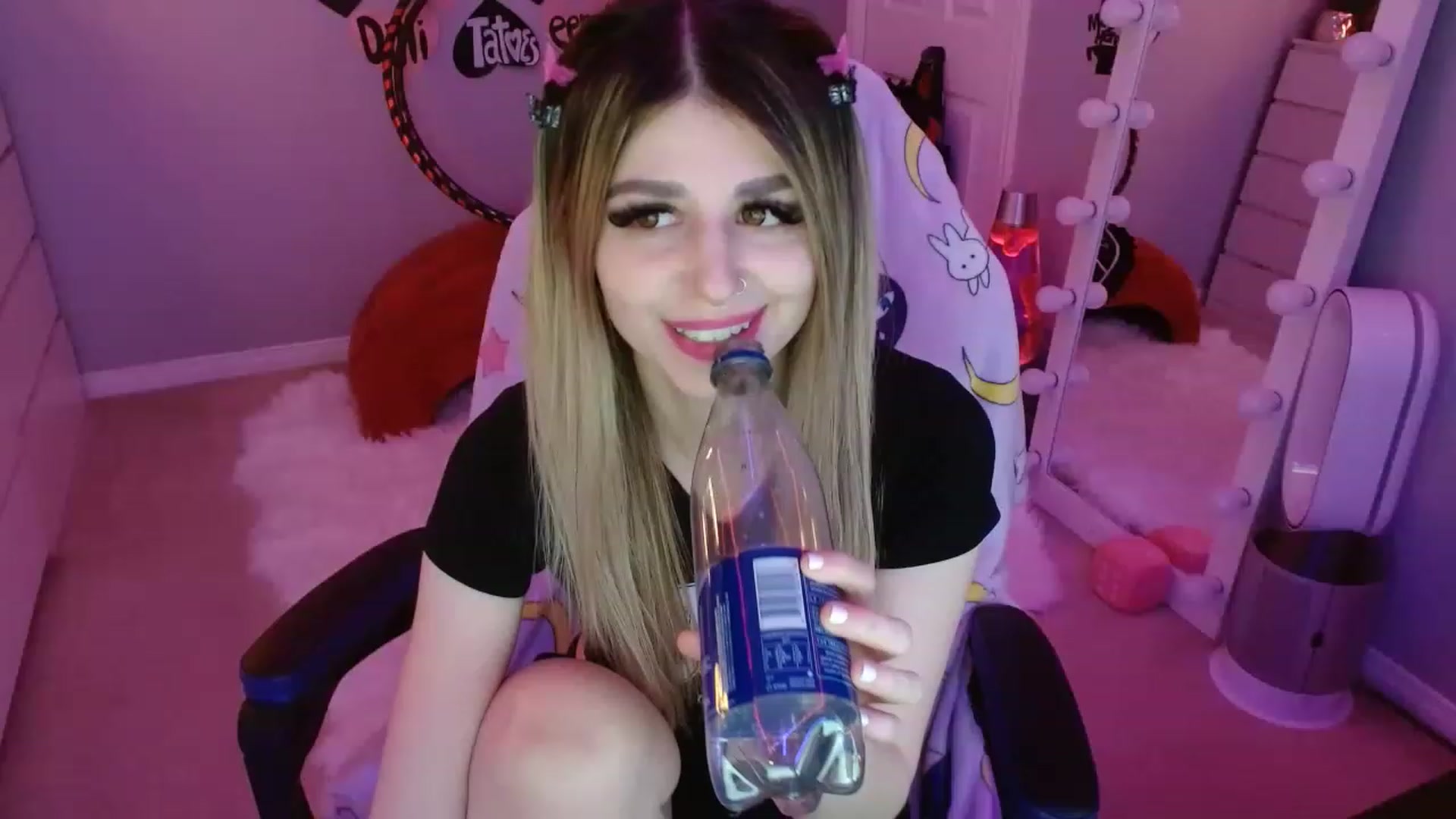 Gallery image thumbnail from Serafina's myfreecams stream on, 03/31/2023, 04:20 image 2 of 20