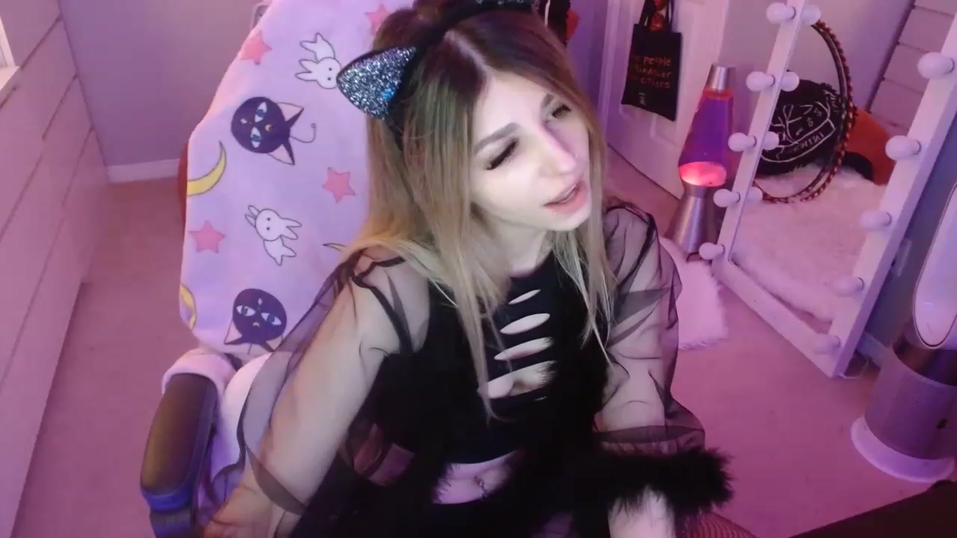 Gallery image thumbnail from Serafina's myfreecams stream on, 04/01/2023, 23:41 image 7 of 20