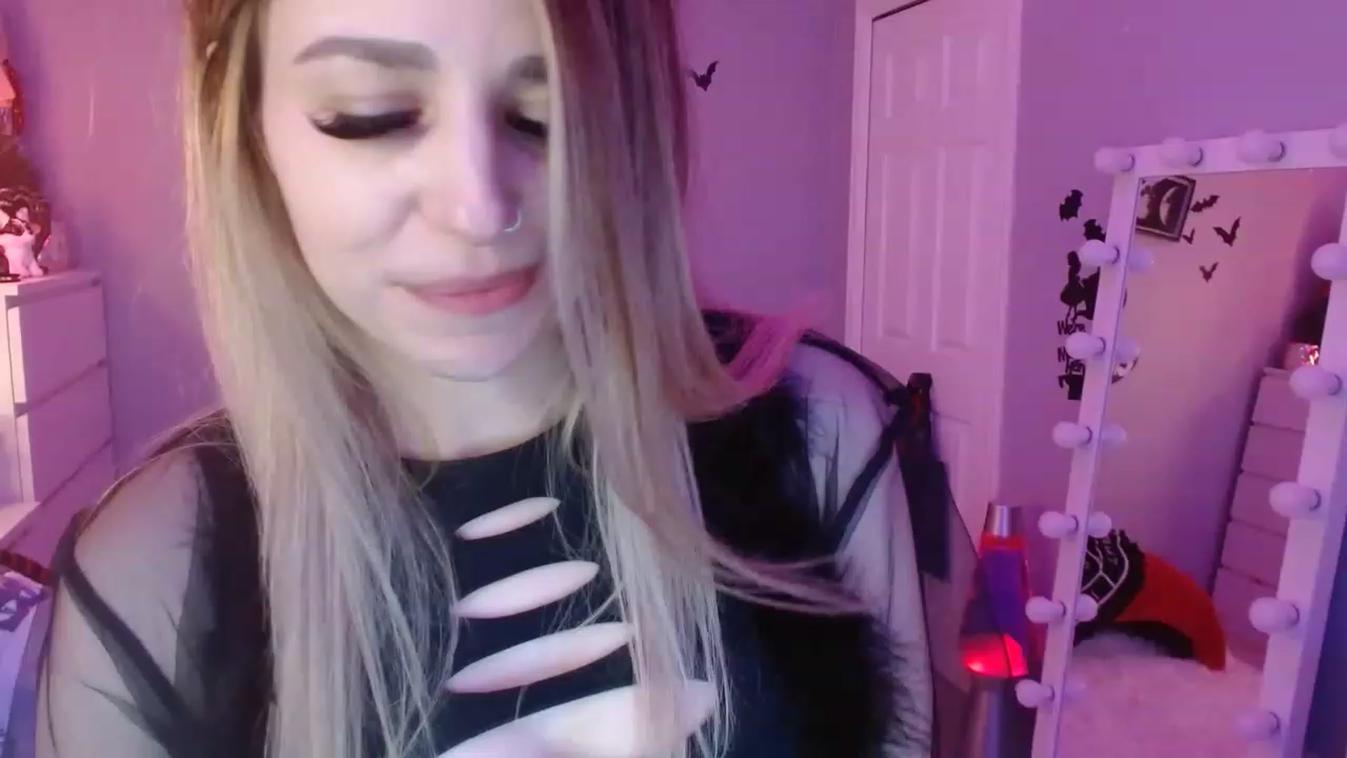 Gallery image thumbnail from Serafina's myfreecams stream on, 04/01/2023, 23:41 image 10 of 20