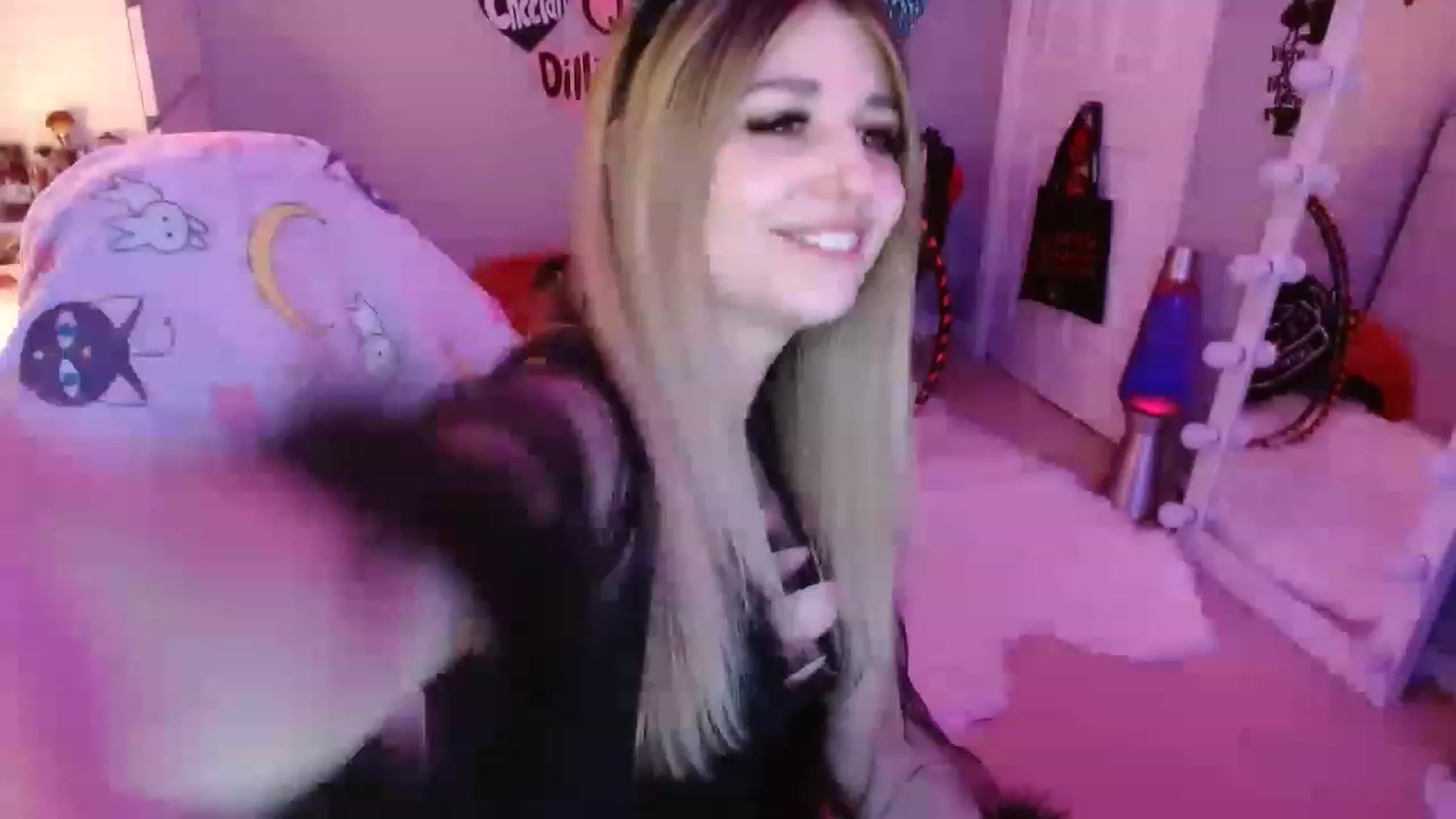 Gallery image thumbnail from Serafina's myfreecams stream on, 04/01/2023, 23:41 image 2 of 20