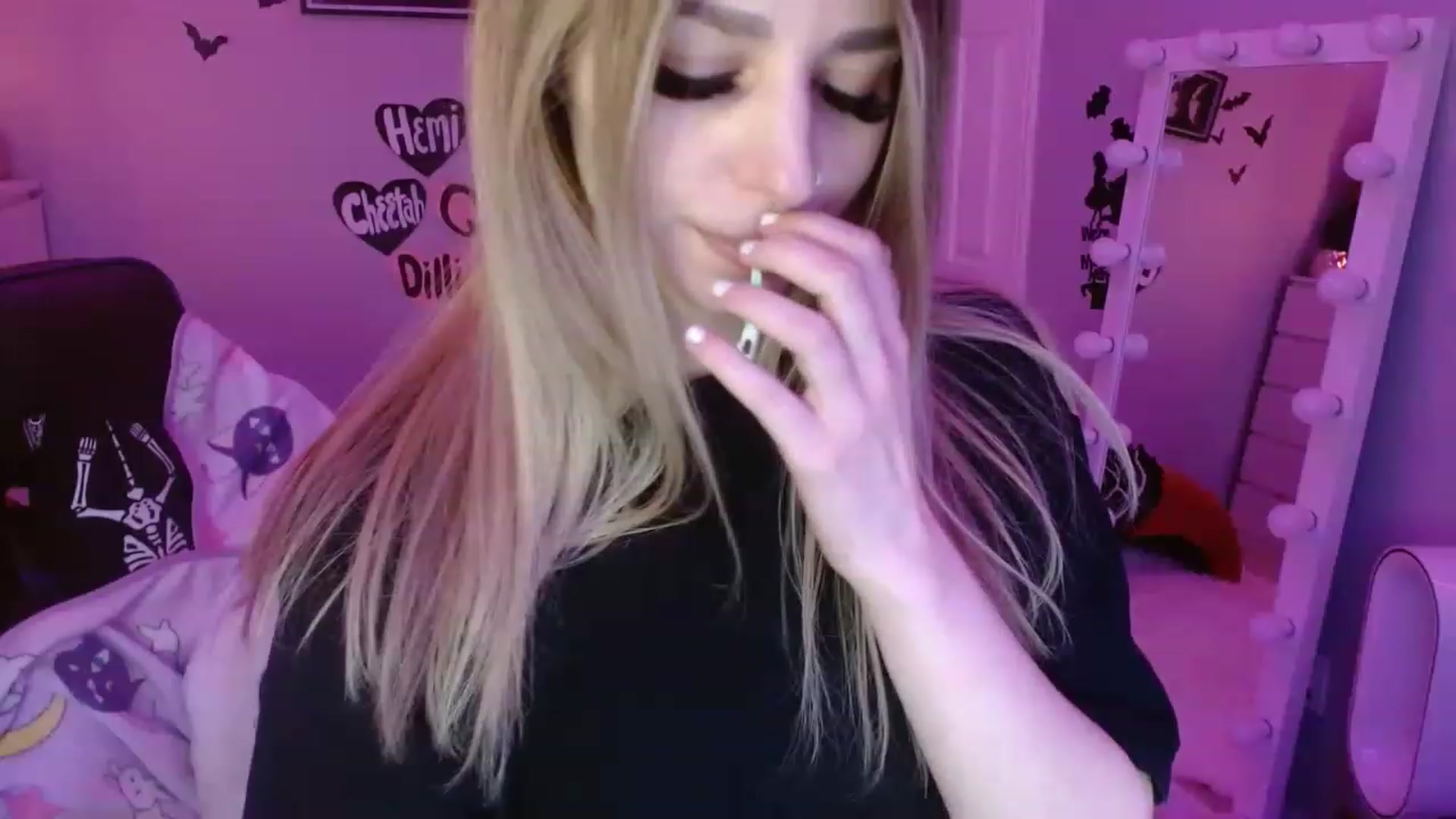 Gallery image thumbnail from Serafina's myfreecams stream on, 04/02/2023, 01:44 image 3 of 20