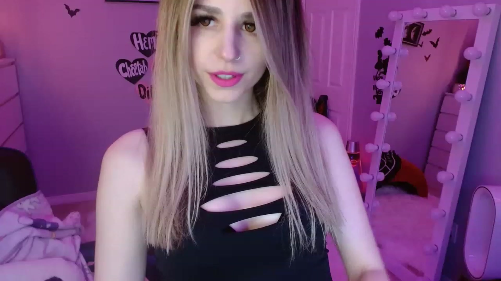 Gallery image thumbnail from Serafina's myfreecams stream on, 04/02/2023, 01:44 image 7 of 20