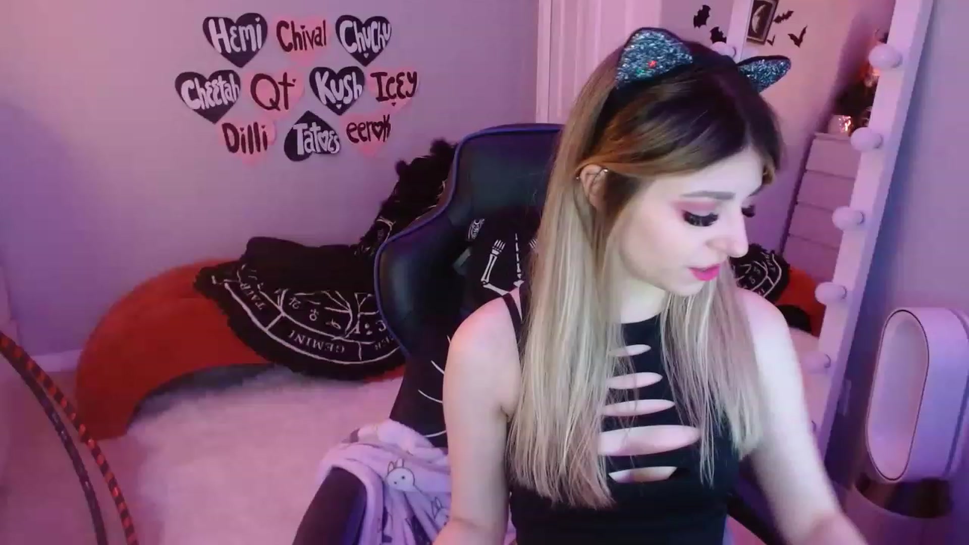 Gallery image thumbnail from Serafina's myfreecams stream on, 04/02/2023, 01:44 image 17 of 20