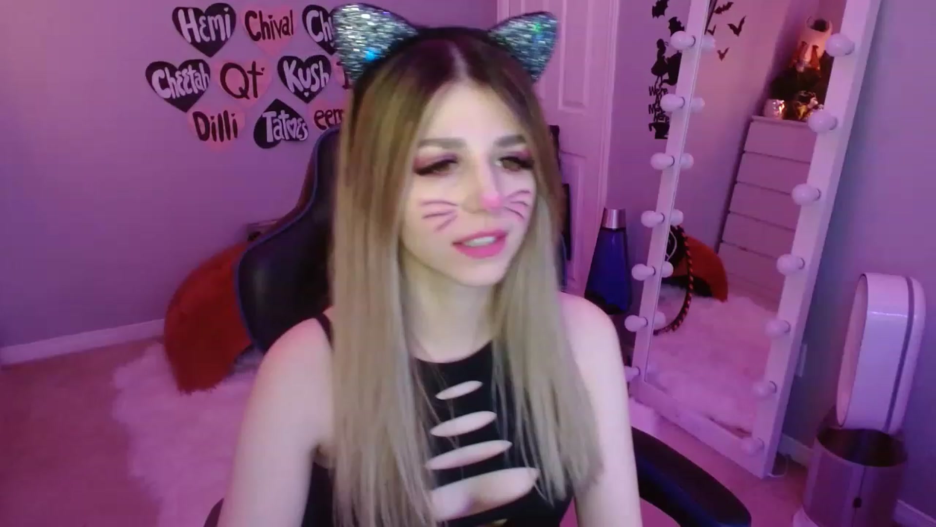 Gallery image thumbnail from Serafina's myfreecams stream on, 04/02/2023, 05:37 image 15 of 20