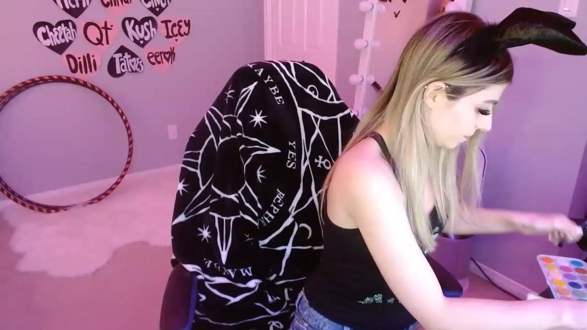 Gallery image thumbnail from Serafina's myfreecams stream on, 04/04/2023, 06:05 image 2 of 20
