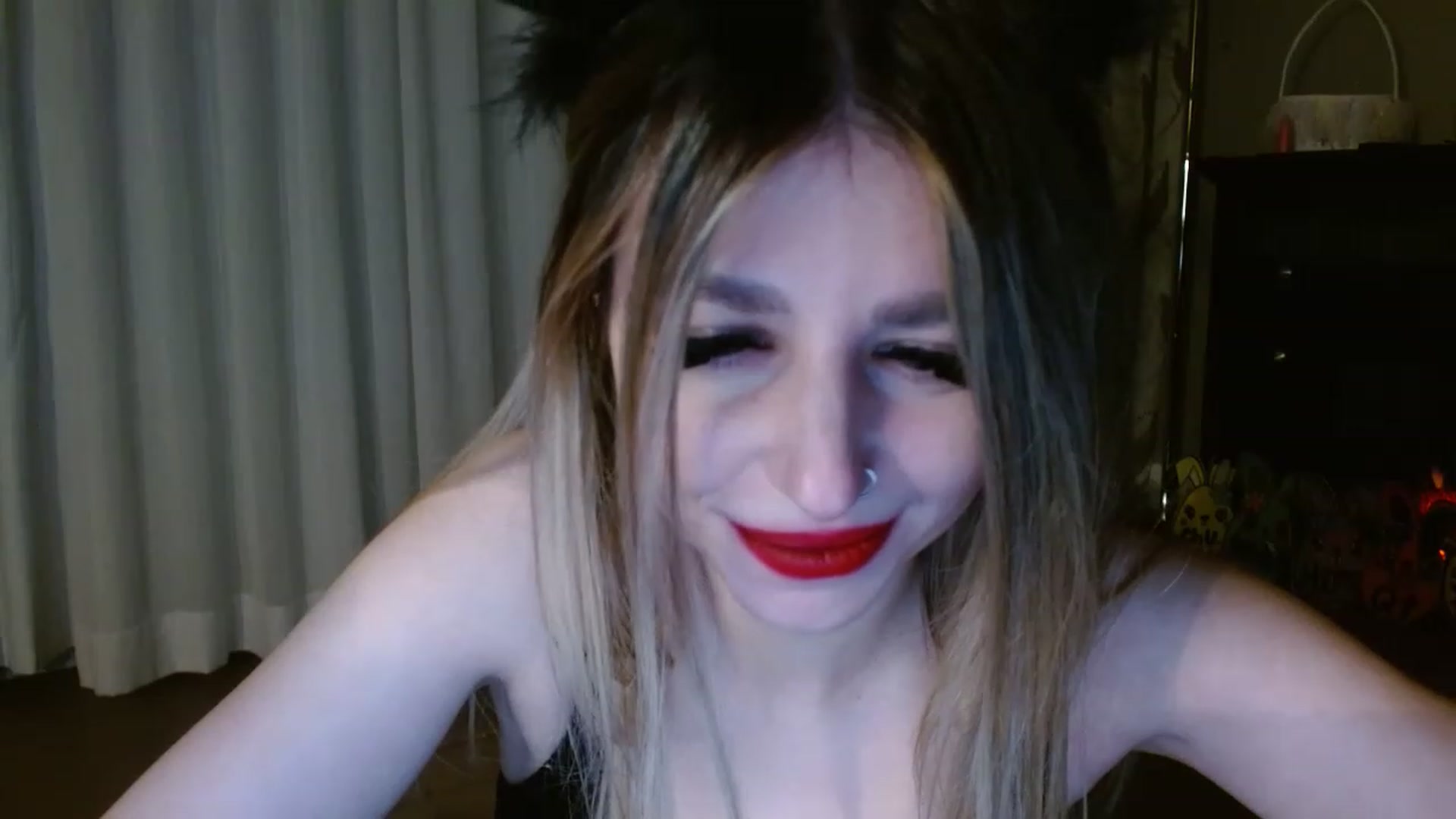 Gallery image thumbnail from Serafina's myfreecams stream on, 04/08/2023, 08:10 image 15 of 20
