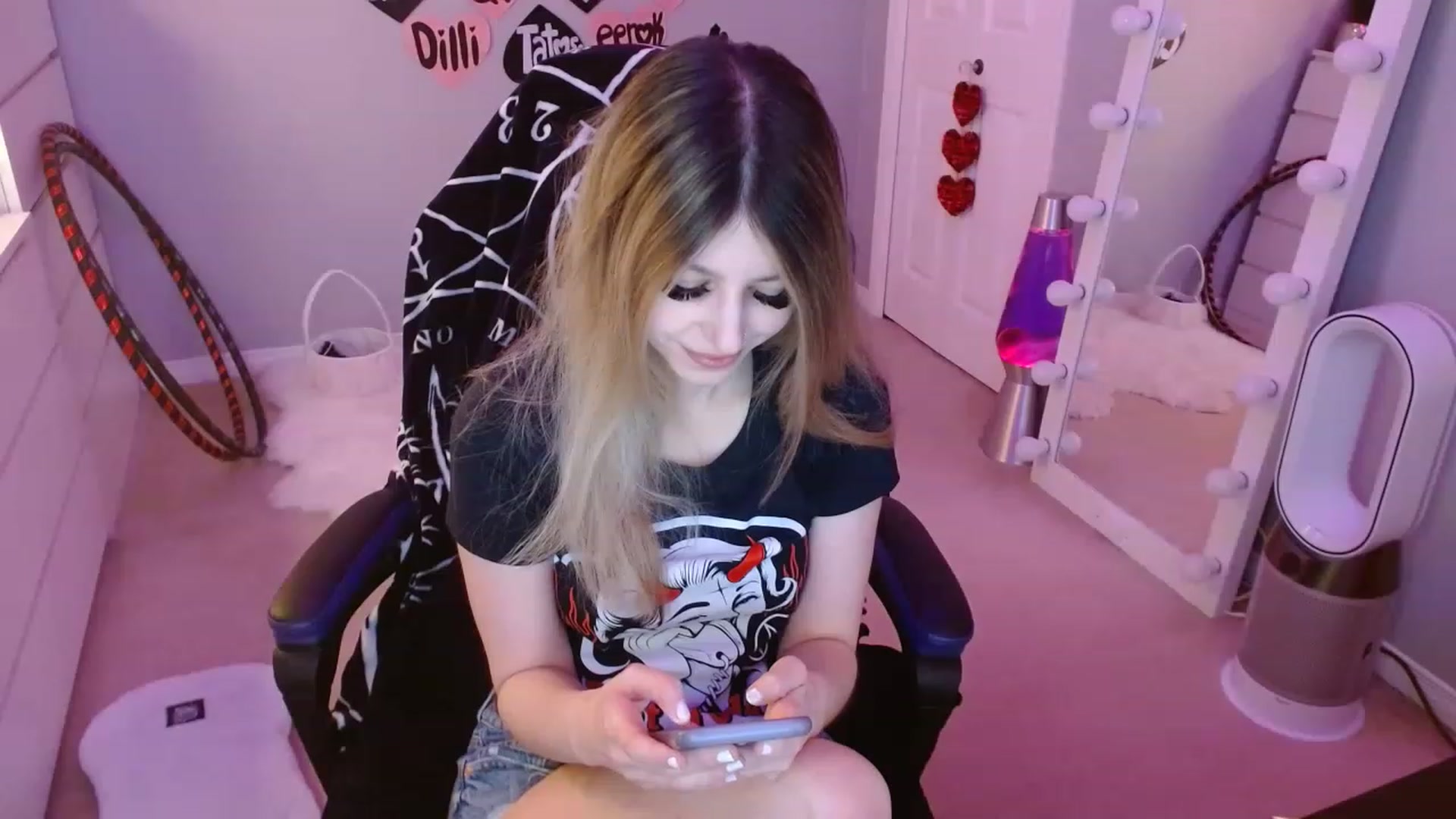 Gallery image thumbnail from Serafina's myfreecams stream on, 04/09/2023, 05:31 image 4 of 20