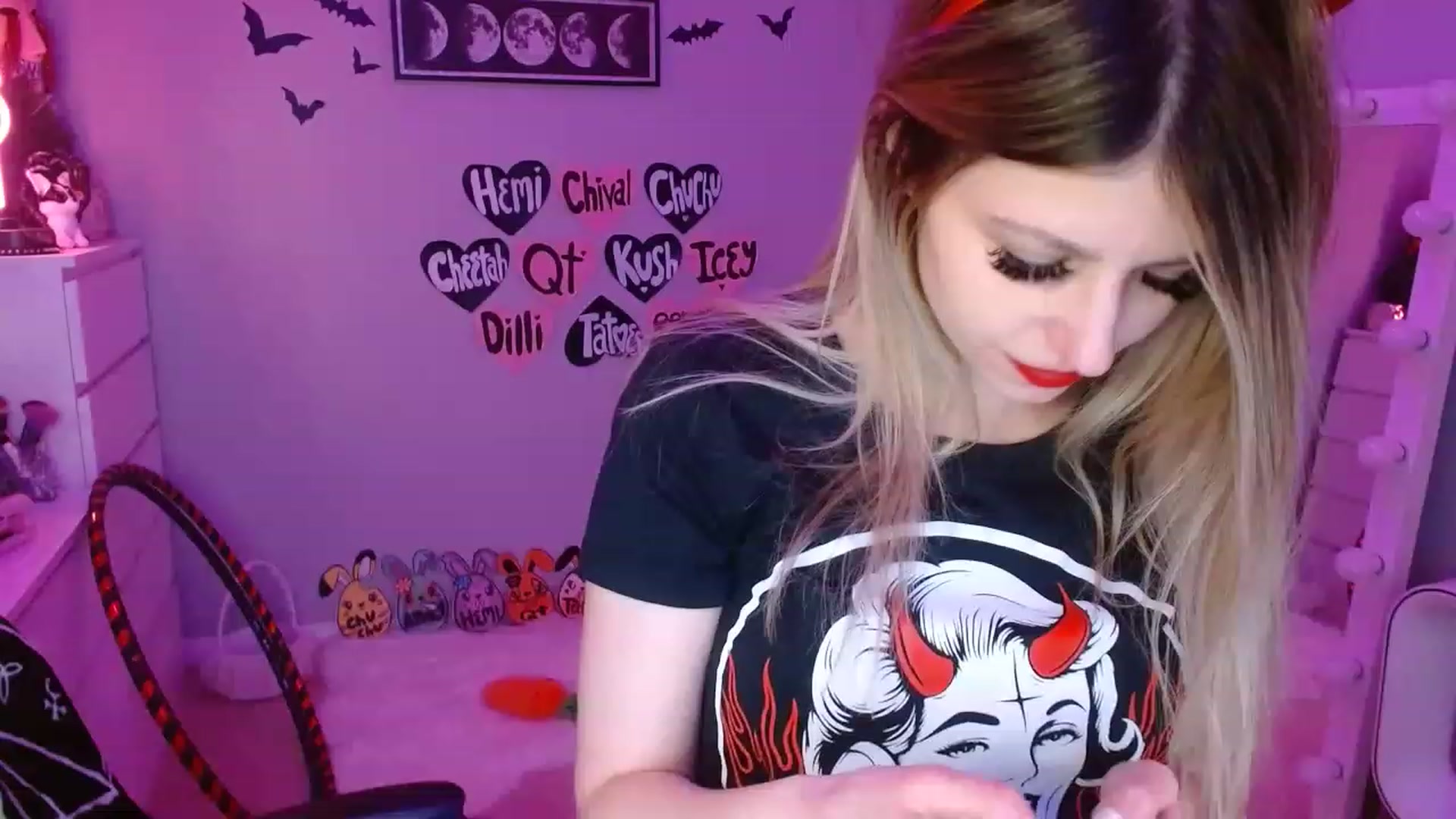 Gallery image thumbnail from Serafina's myfreecams stream on, 04/09/2023, 10:40 image 14 of 20