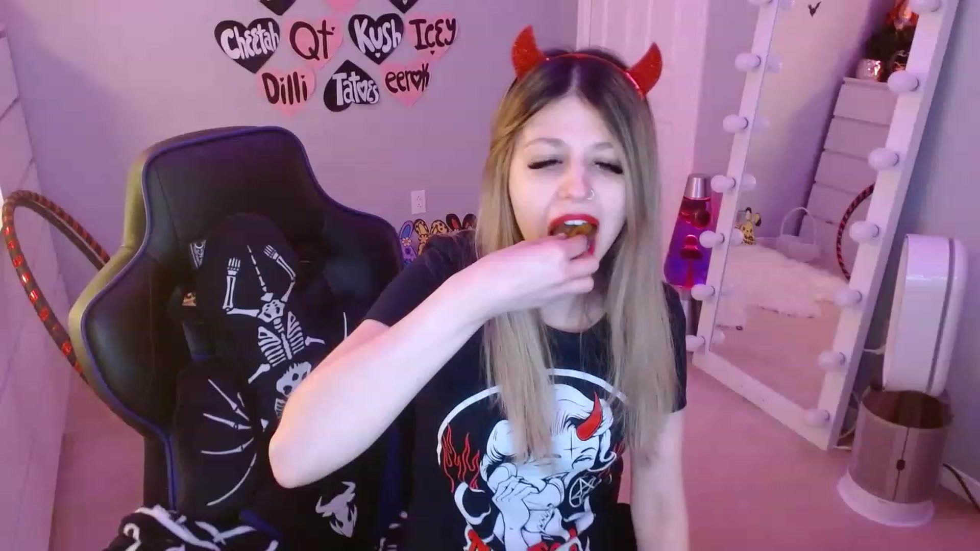 Gallery image thumbnail from Serafina's myfreecams stream on, 04/09/2023, 10:40 image 3 of 20