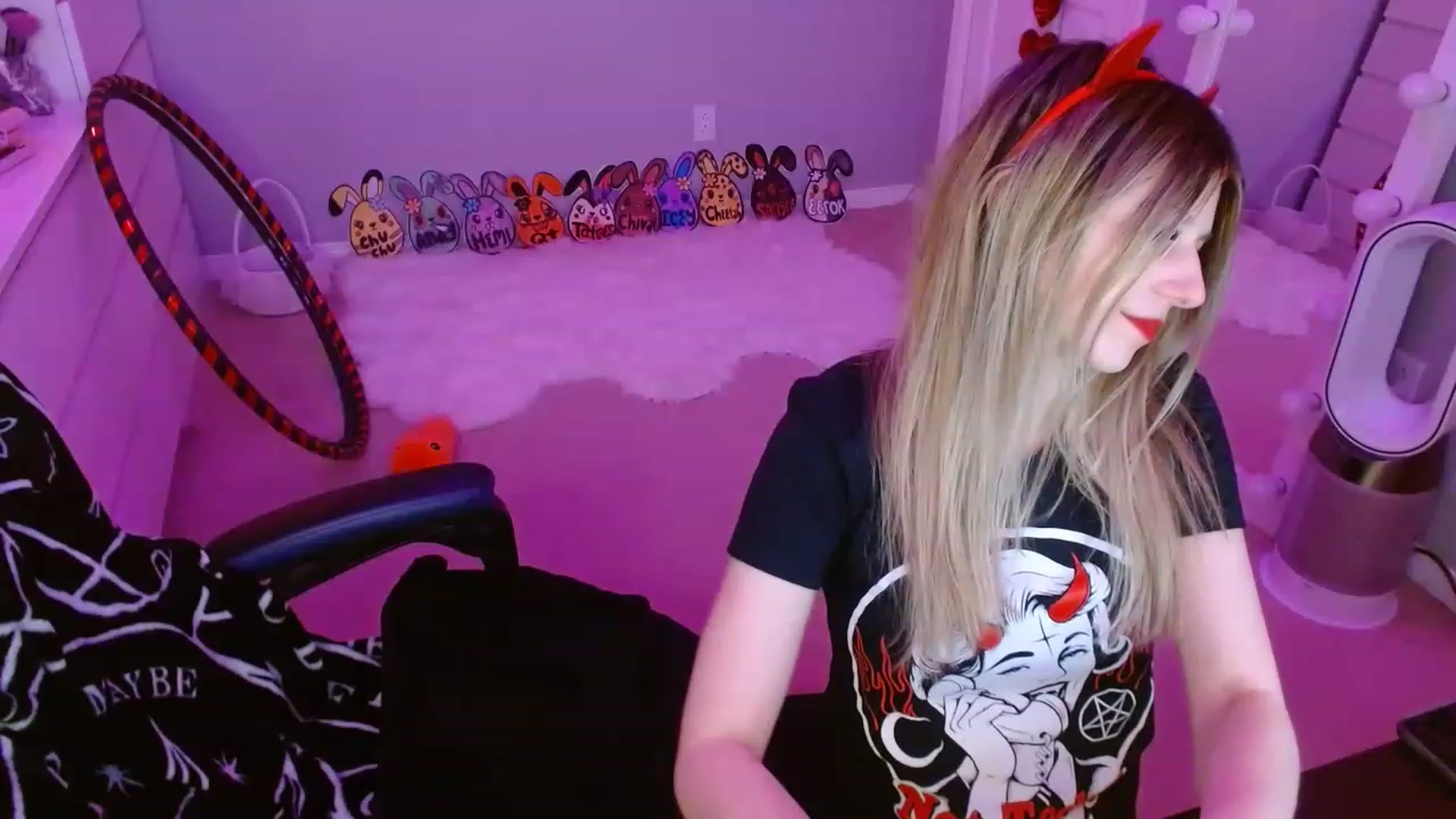 Gallery image thumbnail from Serafina's myfreecams stream on, 04/09/2023, 10:40 image 19 of 20
