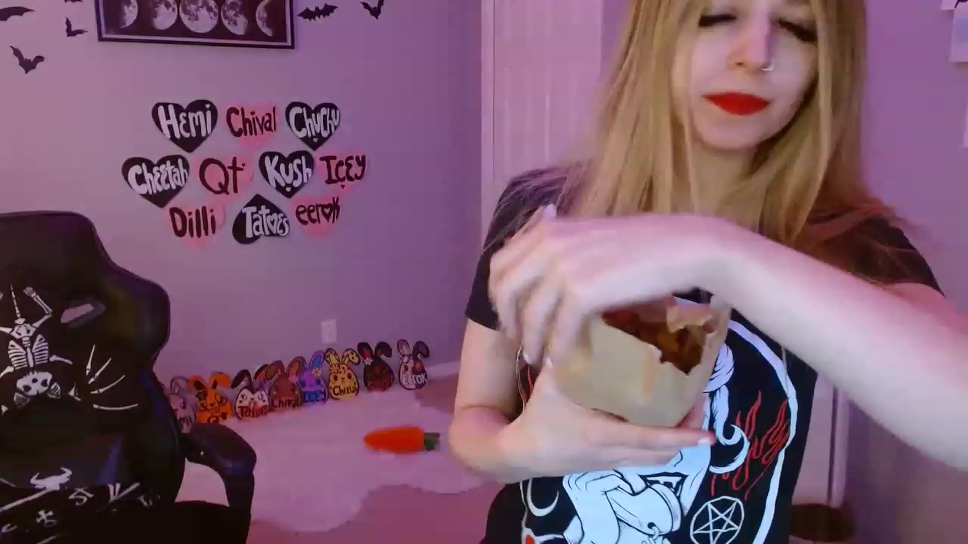 Gallery image thumbnail from Serafina's myfreecams stream on, 04/09/2023, 10:40 image 1 of 20